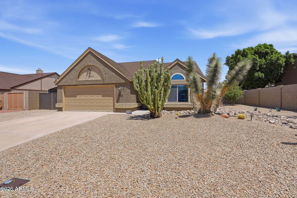 Photo of 6824 W Cinnabar Avenue, Peoria, AZ 85345 (MLS # 7022870)