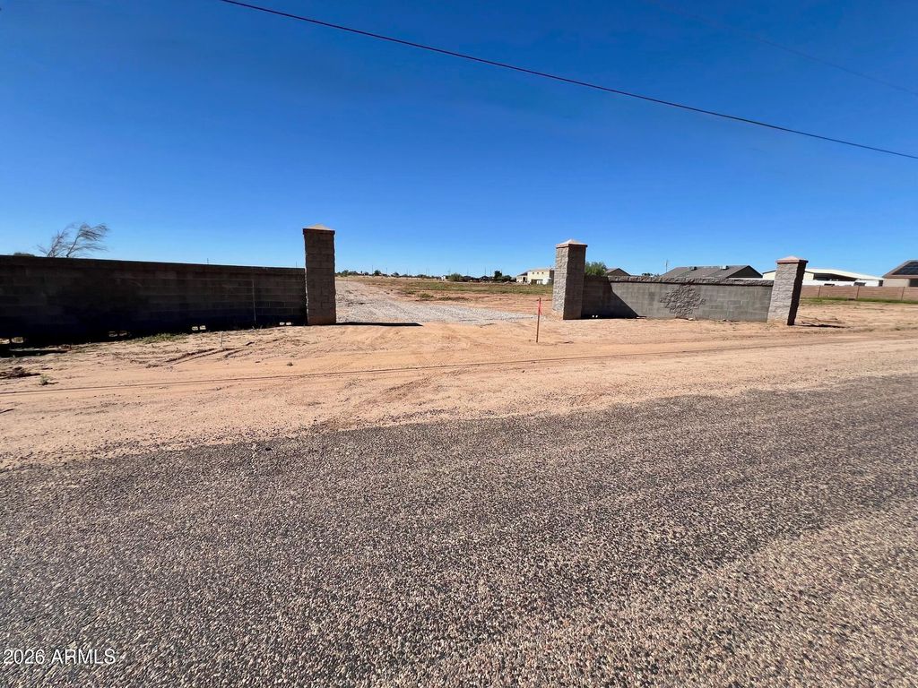 Photo of 27 N 239th Avenue #-, Wittmann, AZ 85361 (MLS # 6977823)