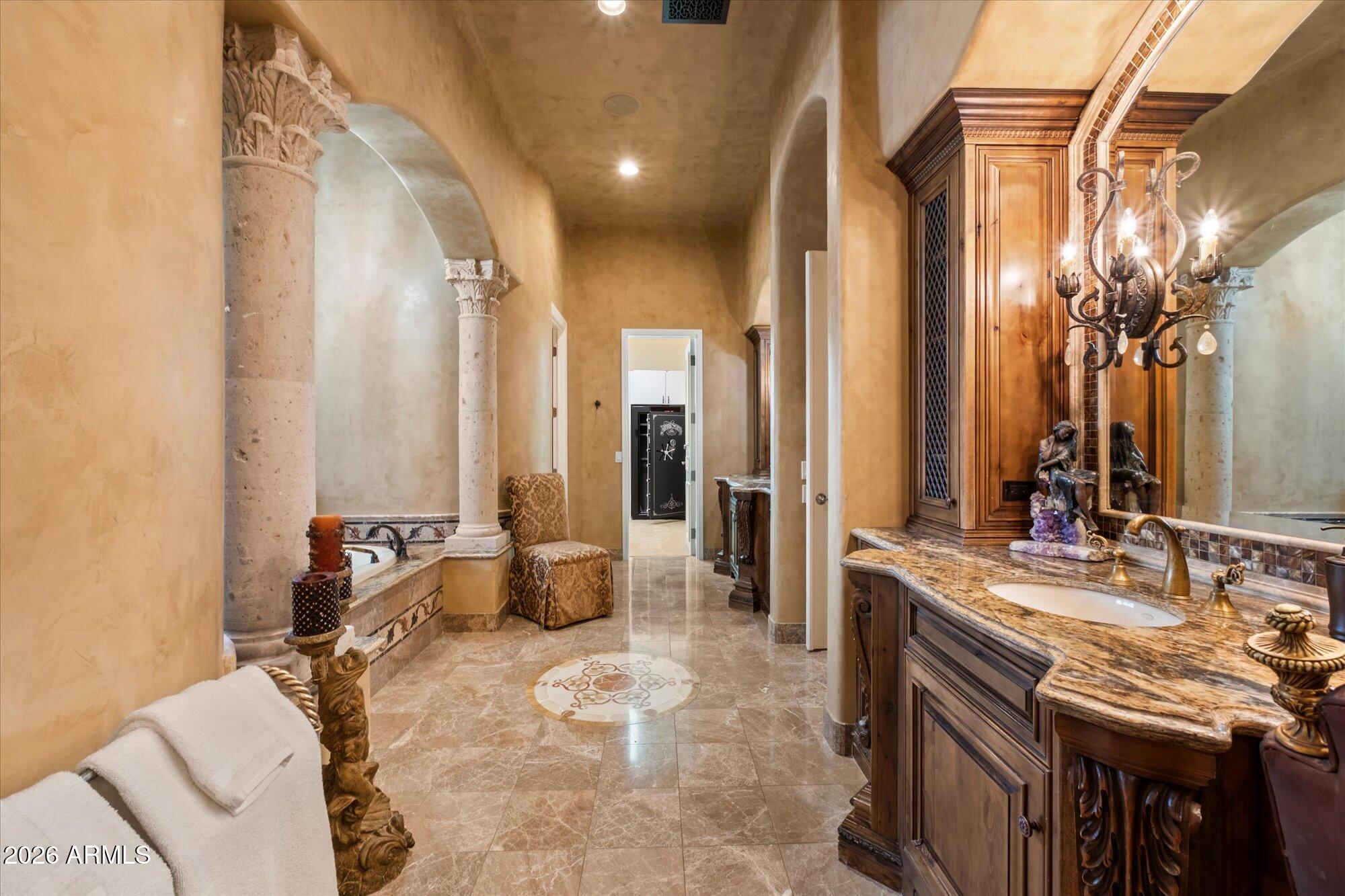 Paradise Valley, Arizona, 85253, United States, 8 Bedrooms Bedrooms, ,10 BathroomsBathrooms,Residential,Active,2017867