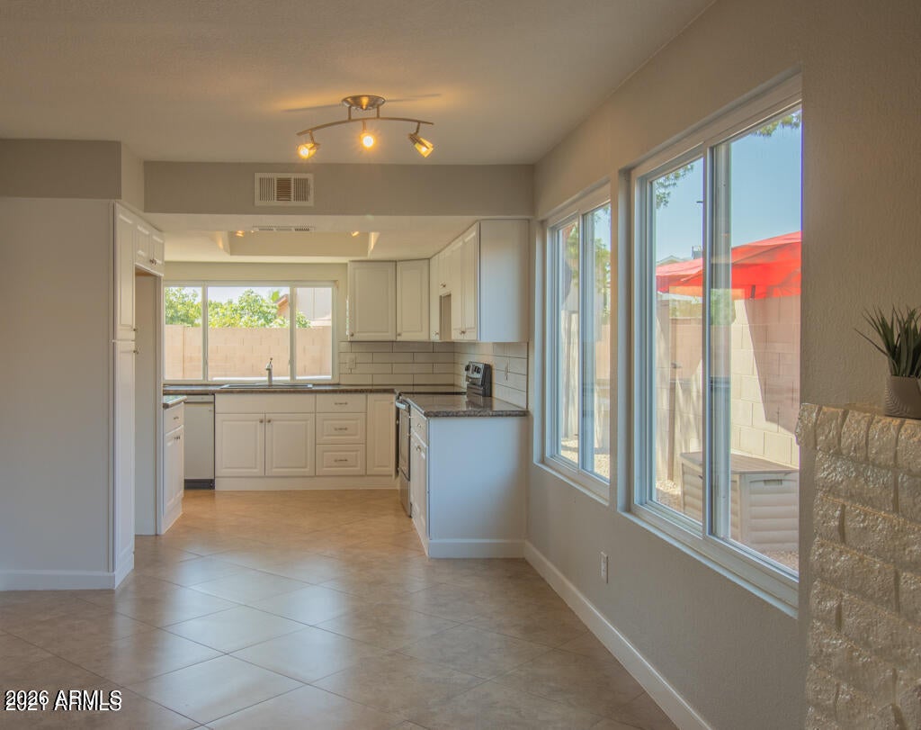 3953 W GLENAIRE Drive