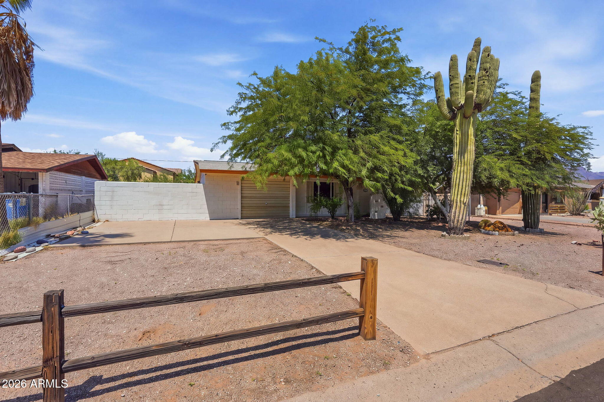844 E DESERT Avenue
