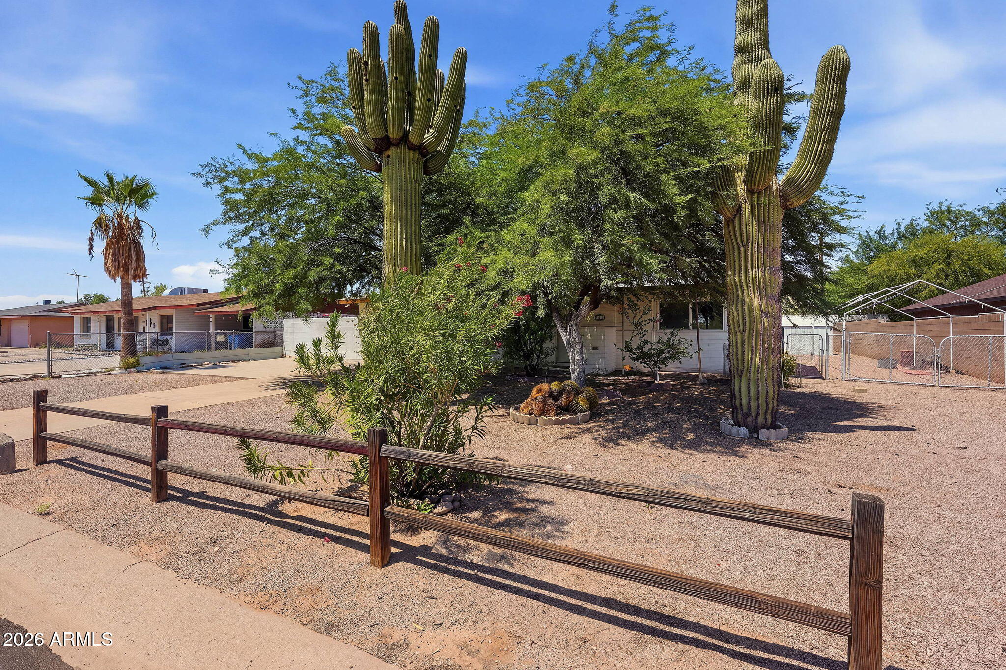 844 E DESERT Avenue