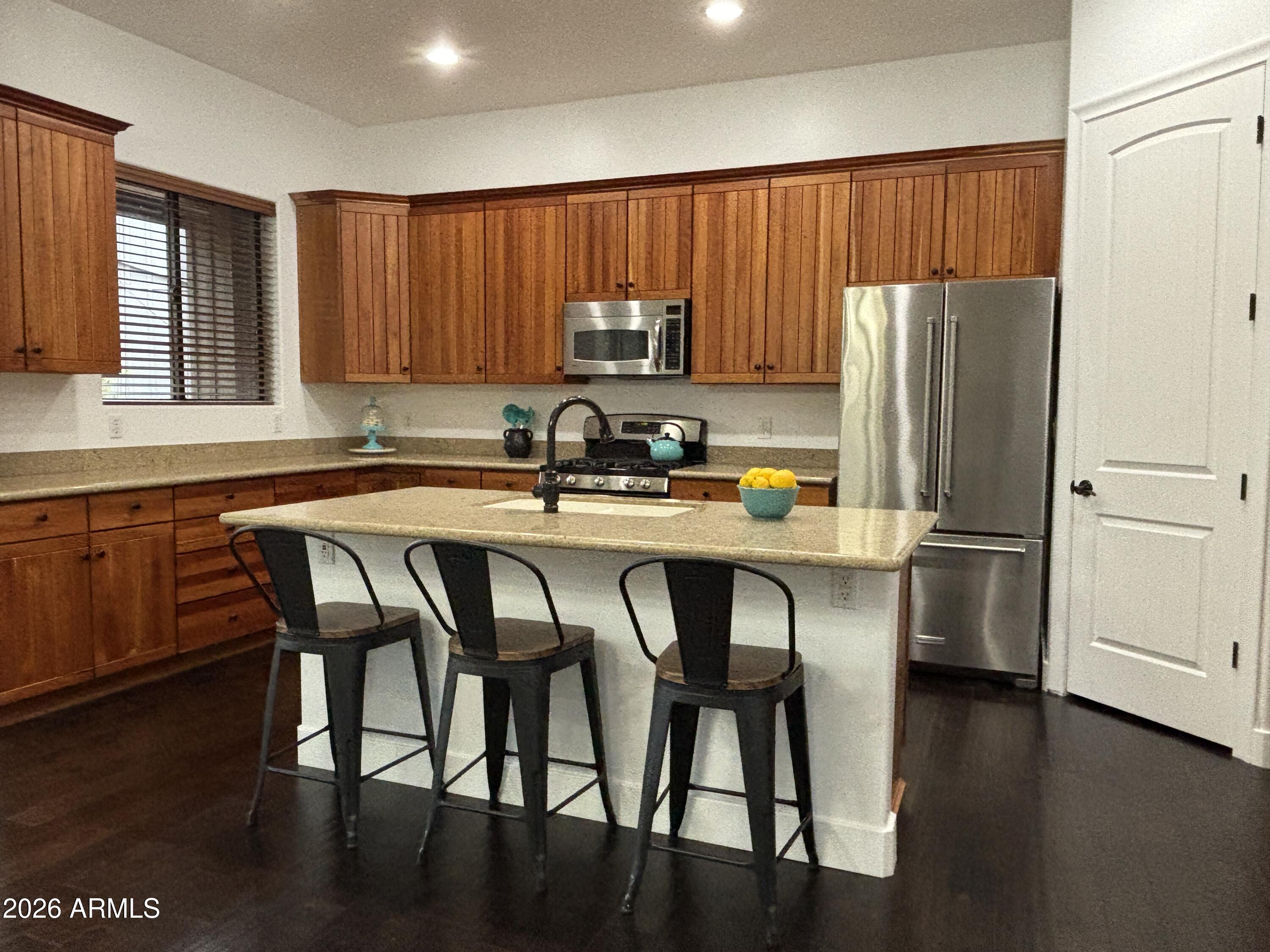 1704 E SNAP DRAGON Court