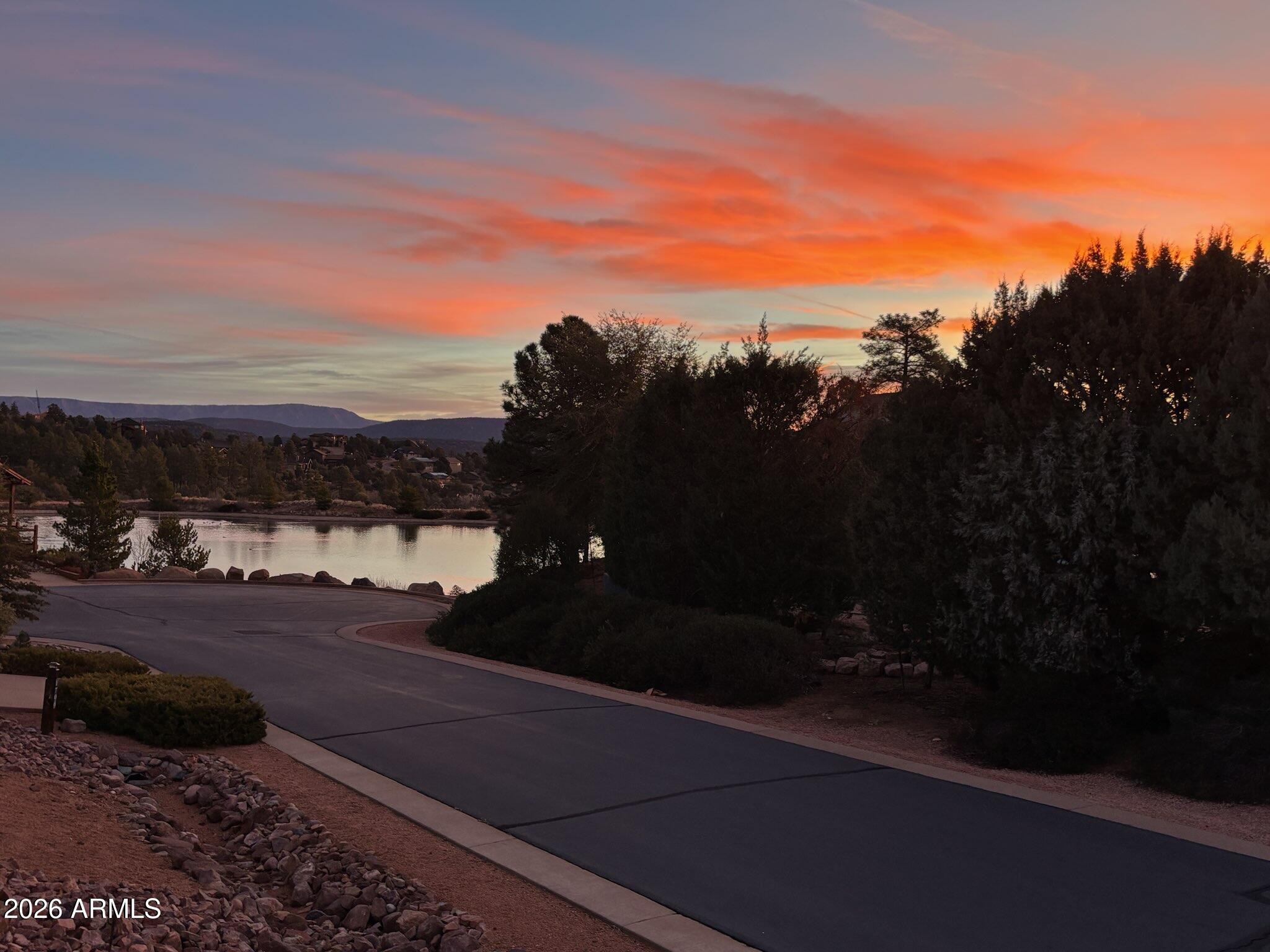 1704 E SNAP DRAGON Court