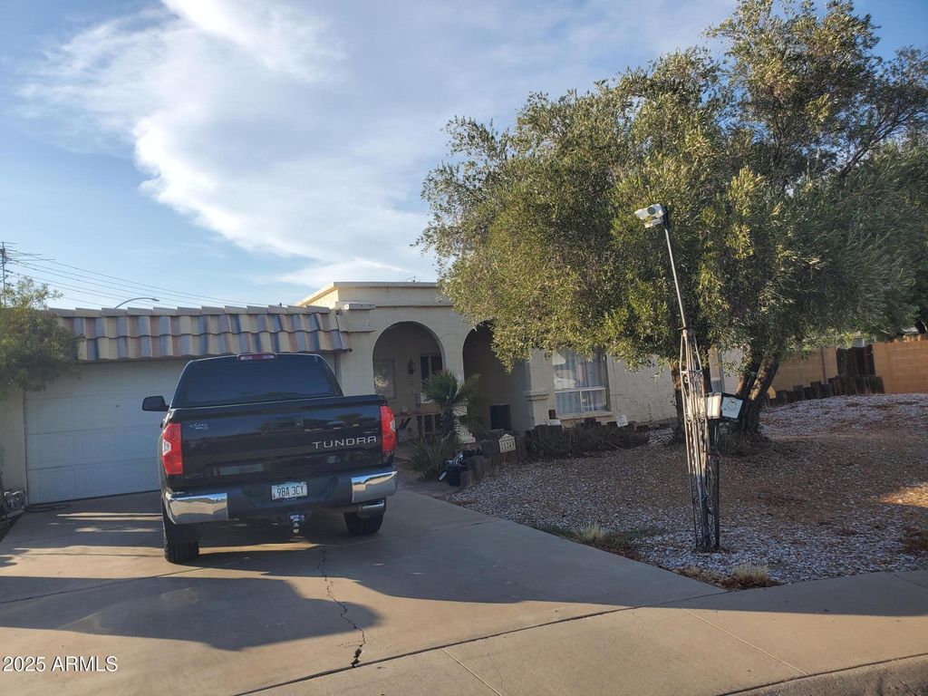 Photo of 11249 N 50th Avenue, Glendale, AZ 85304 (MLS # 6950892)