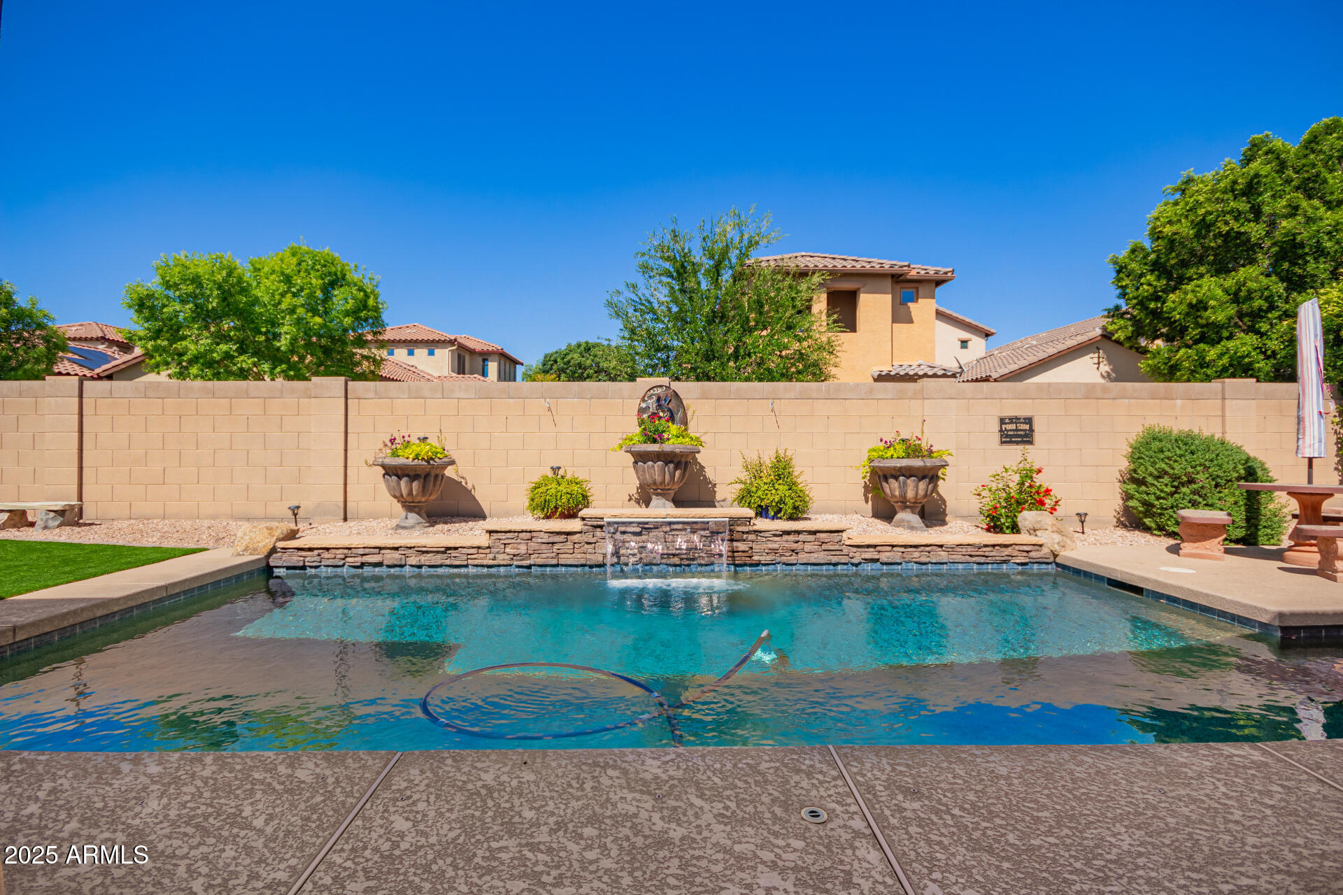 800 W SYCAMORE Court