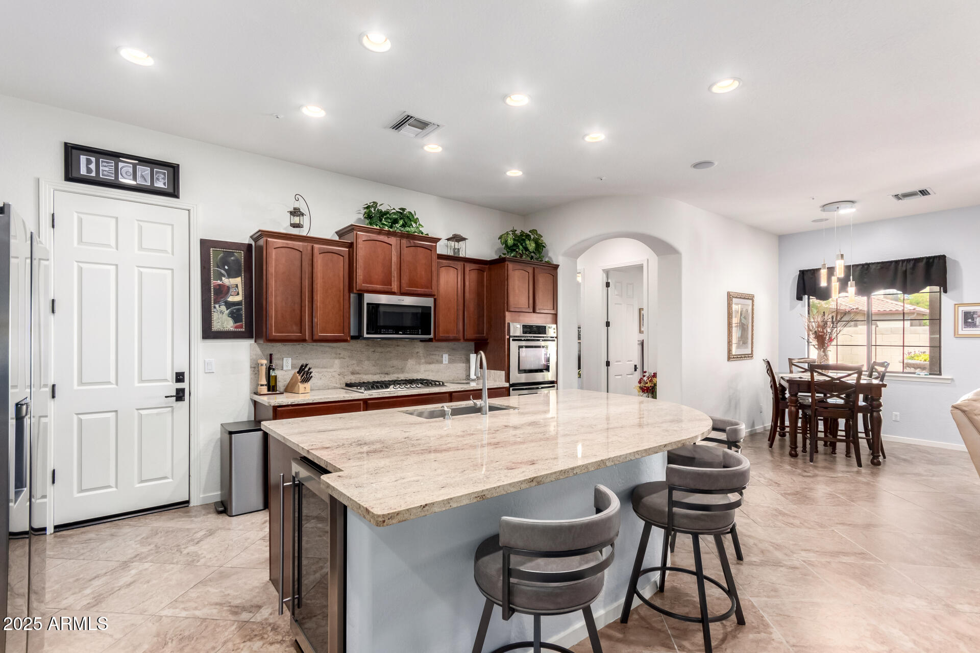 800 W SYCAMORE Court