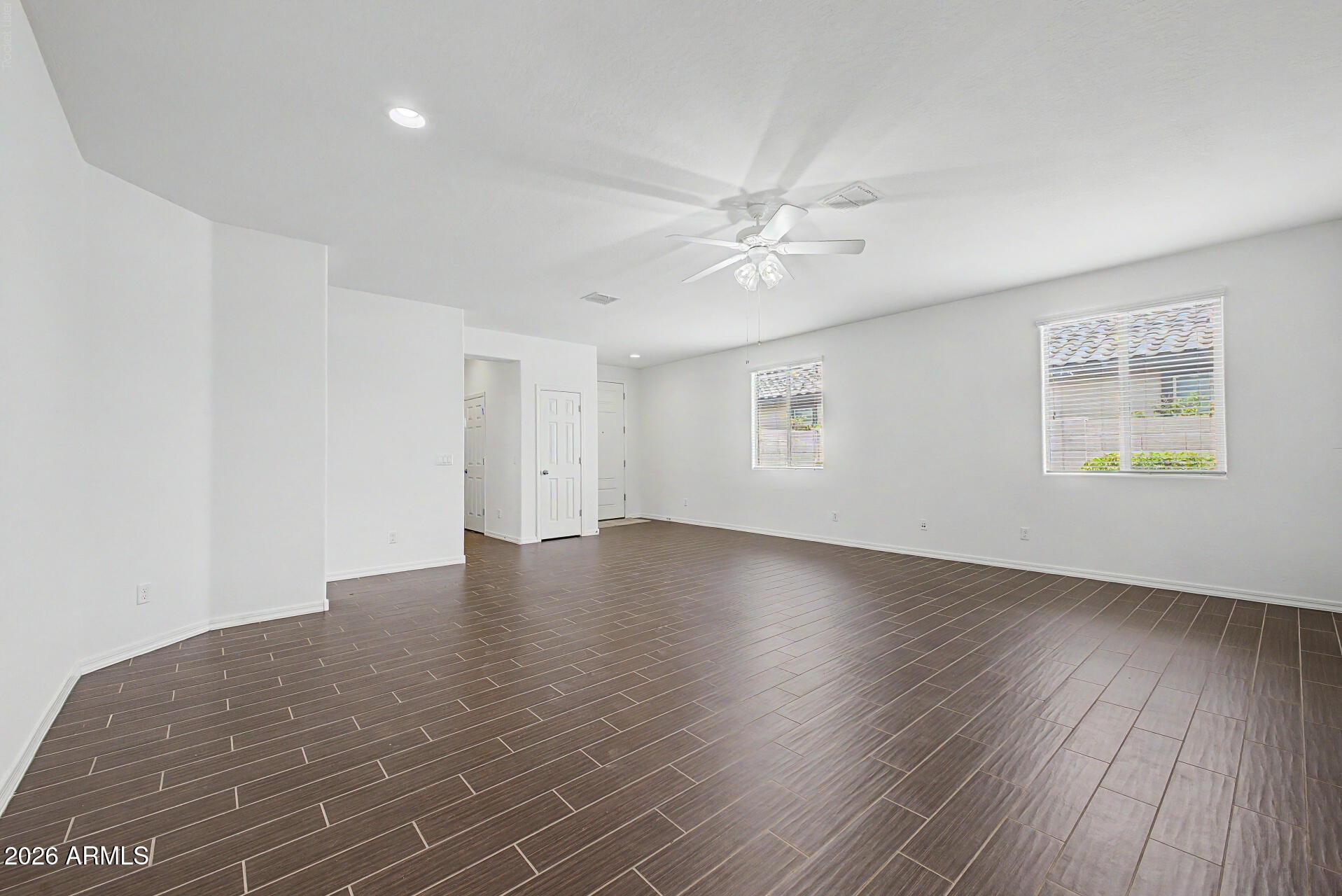 859 E ABERDEEN Drive