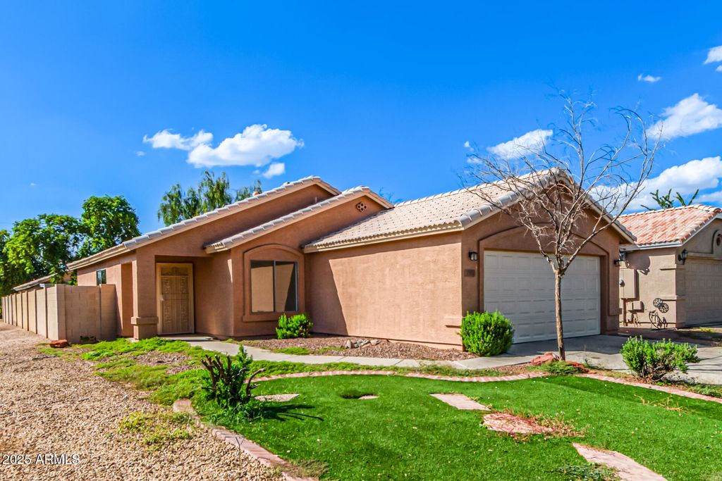 Photo of 7342 N 70th Avenue, Glendale, AZ 85303 (MLS # 6934380)