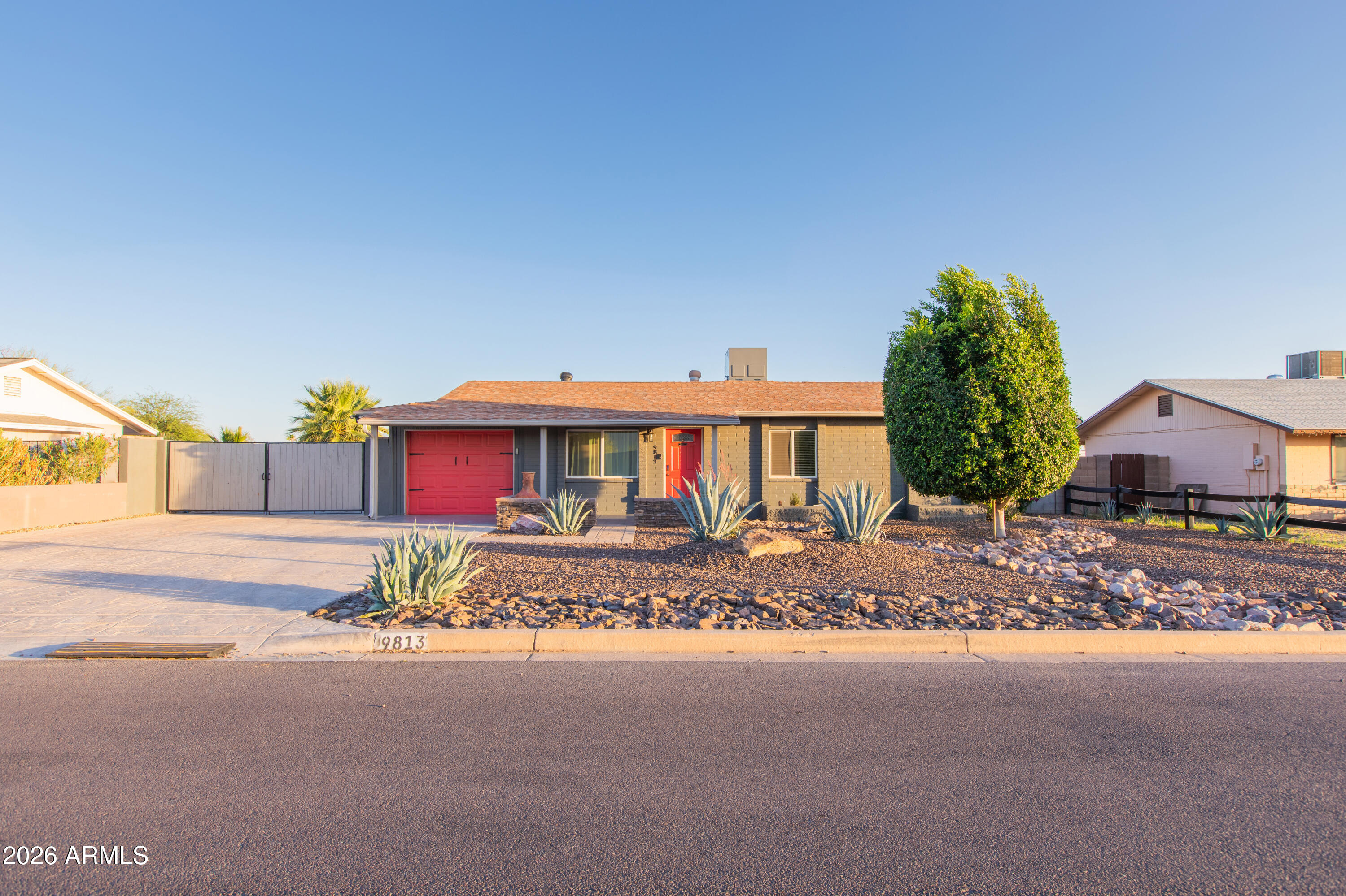 9813 E ADOBE Road