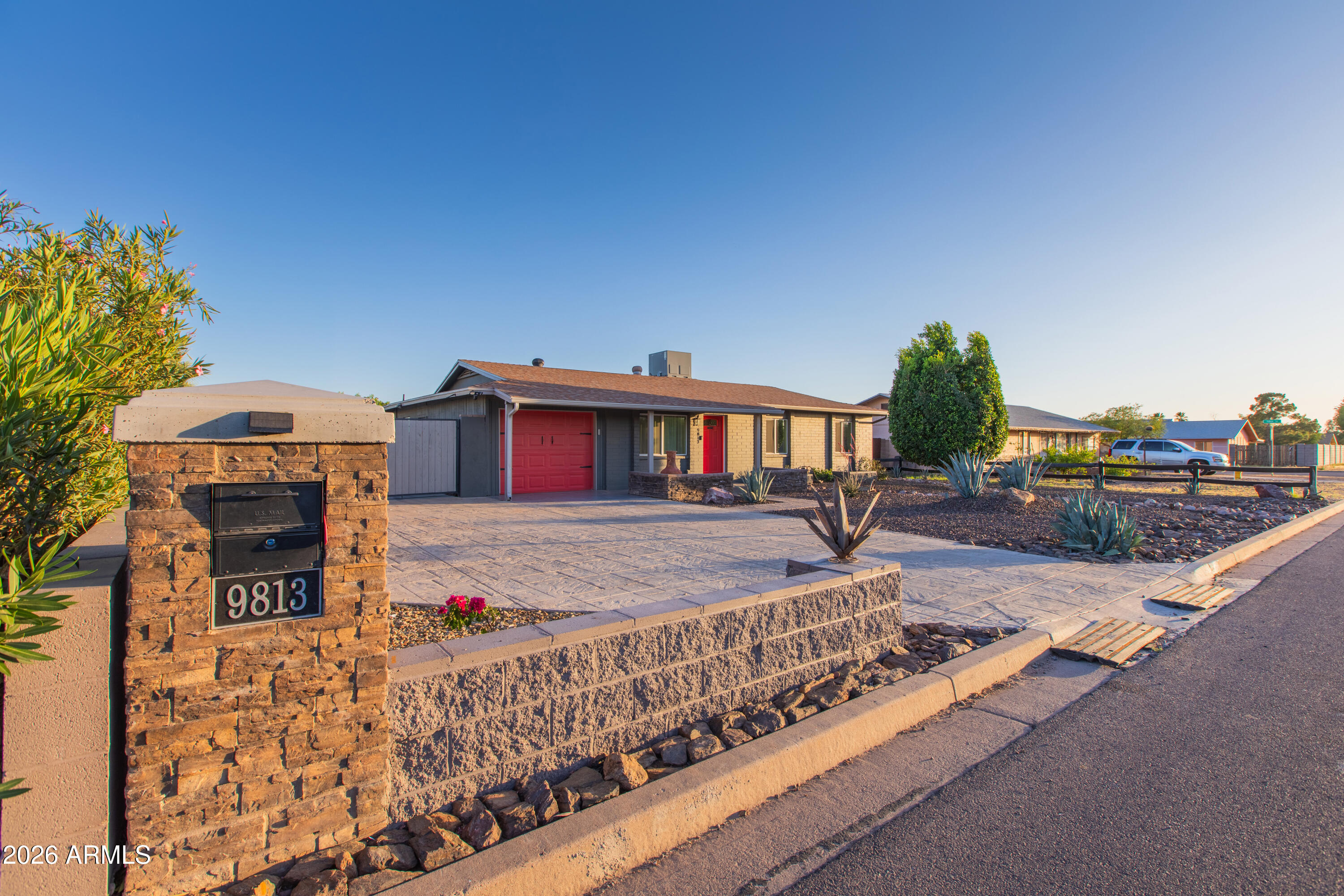 9813 E ADOBE Road