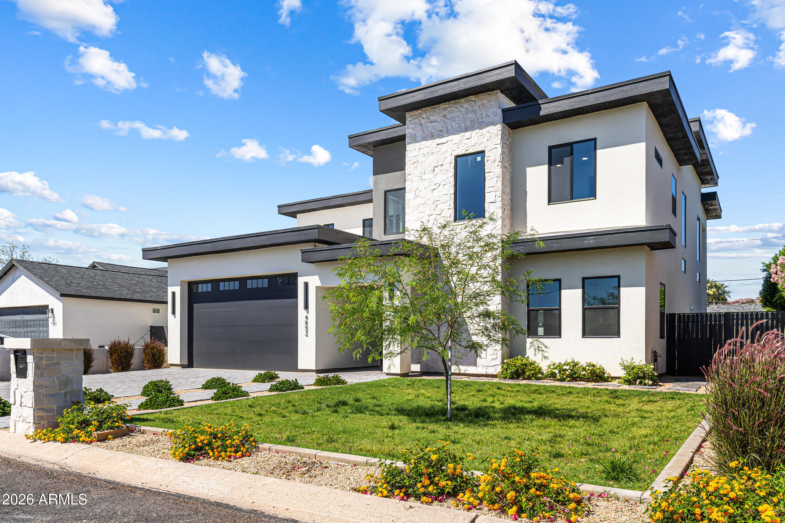 4852 E PICCADILLY Road