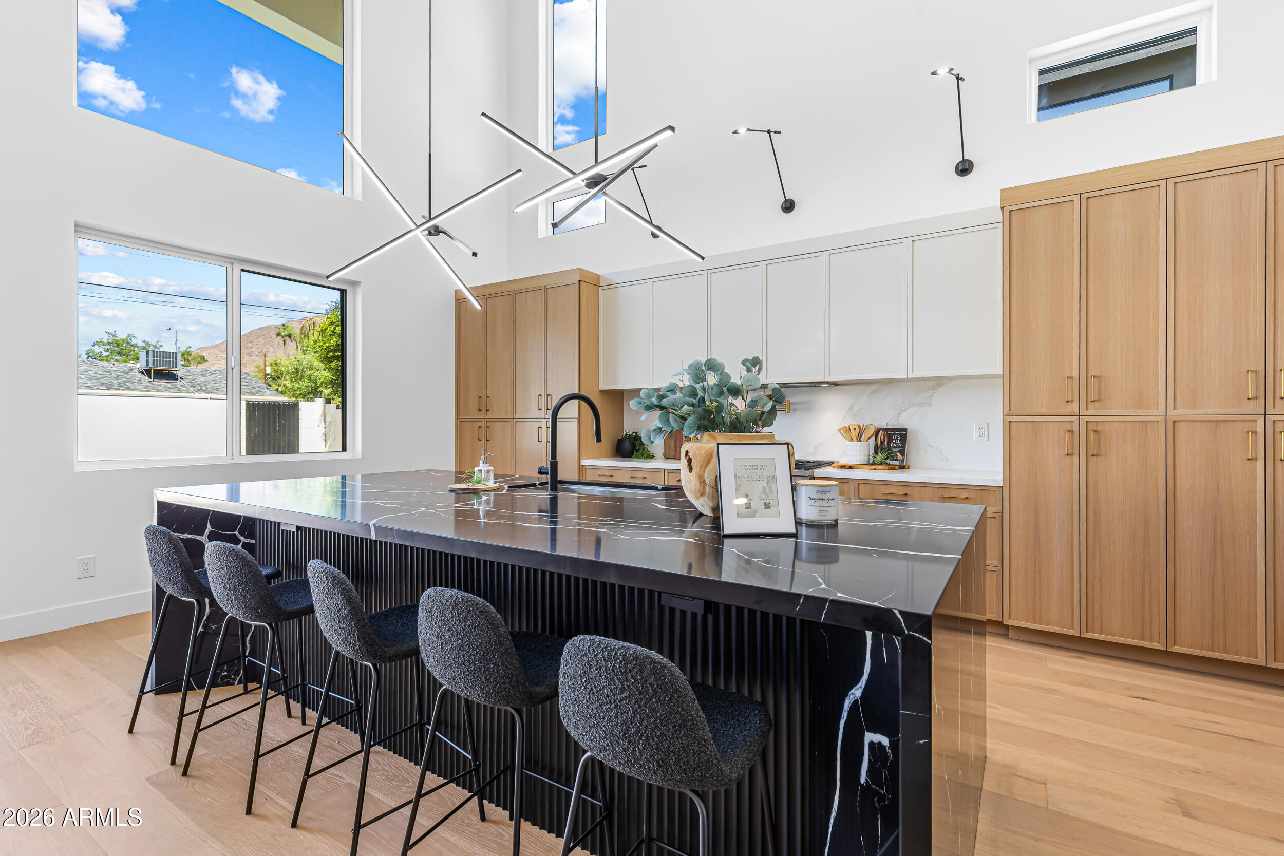 4852 E PICCADILLY Road