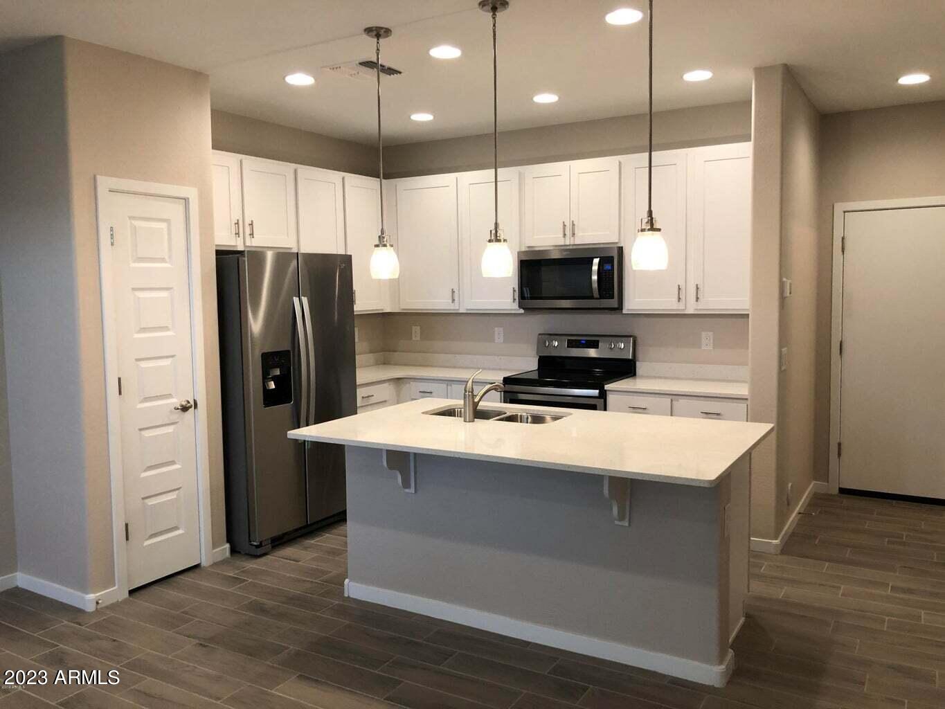 594 W WESTCHESTER Avenue