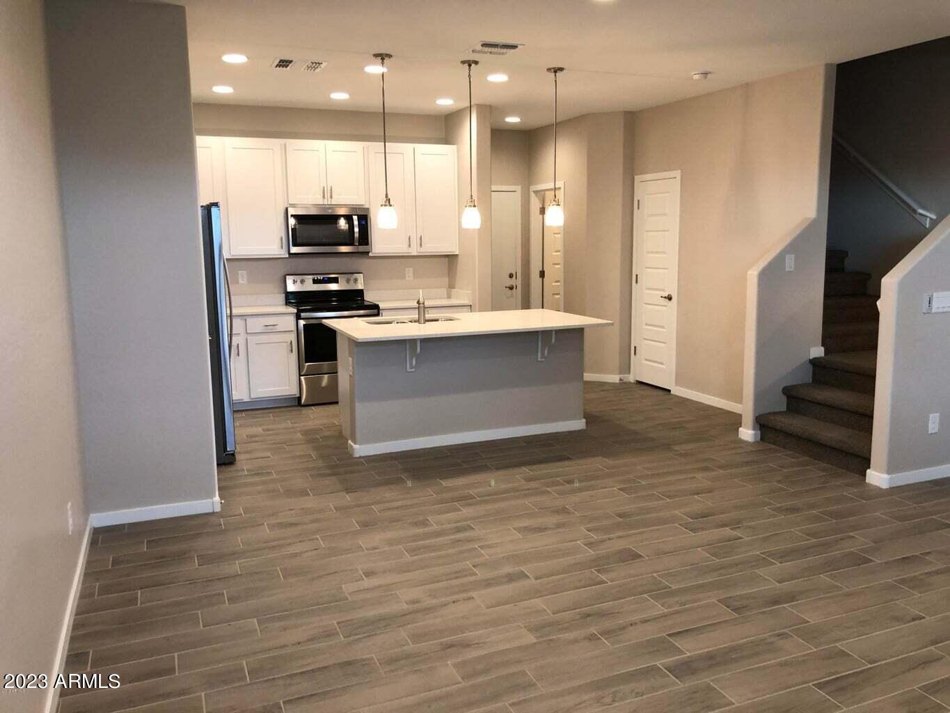 594 W WESTCHESTER Avenue