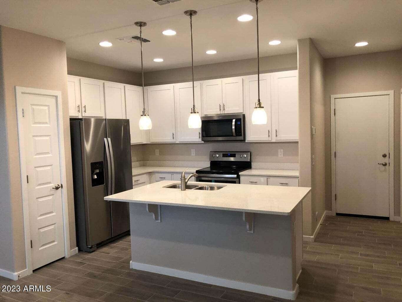 594 W WESTCHESTER Avenue