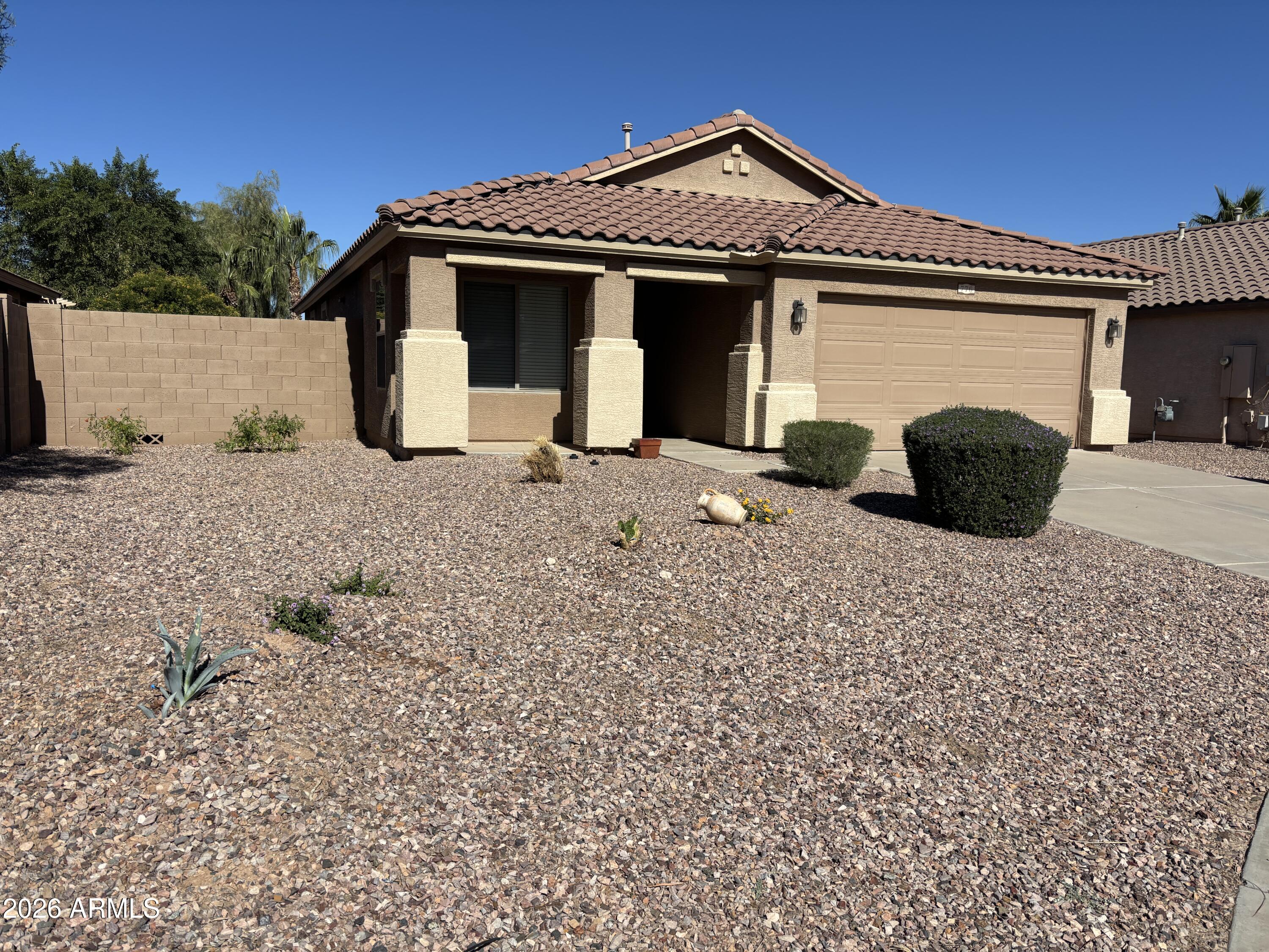 776 W FAIRLANE Court