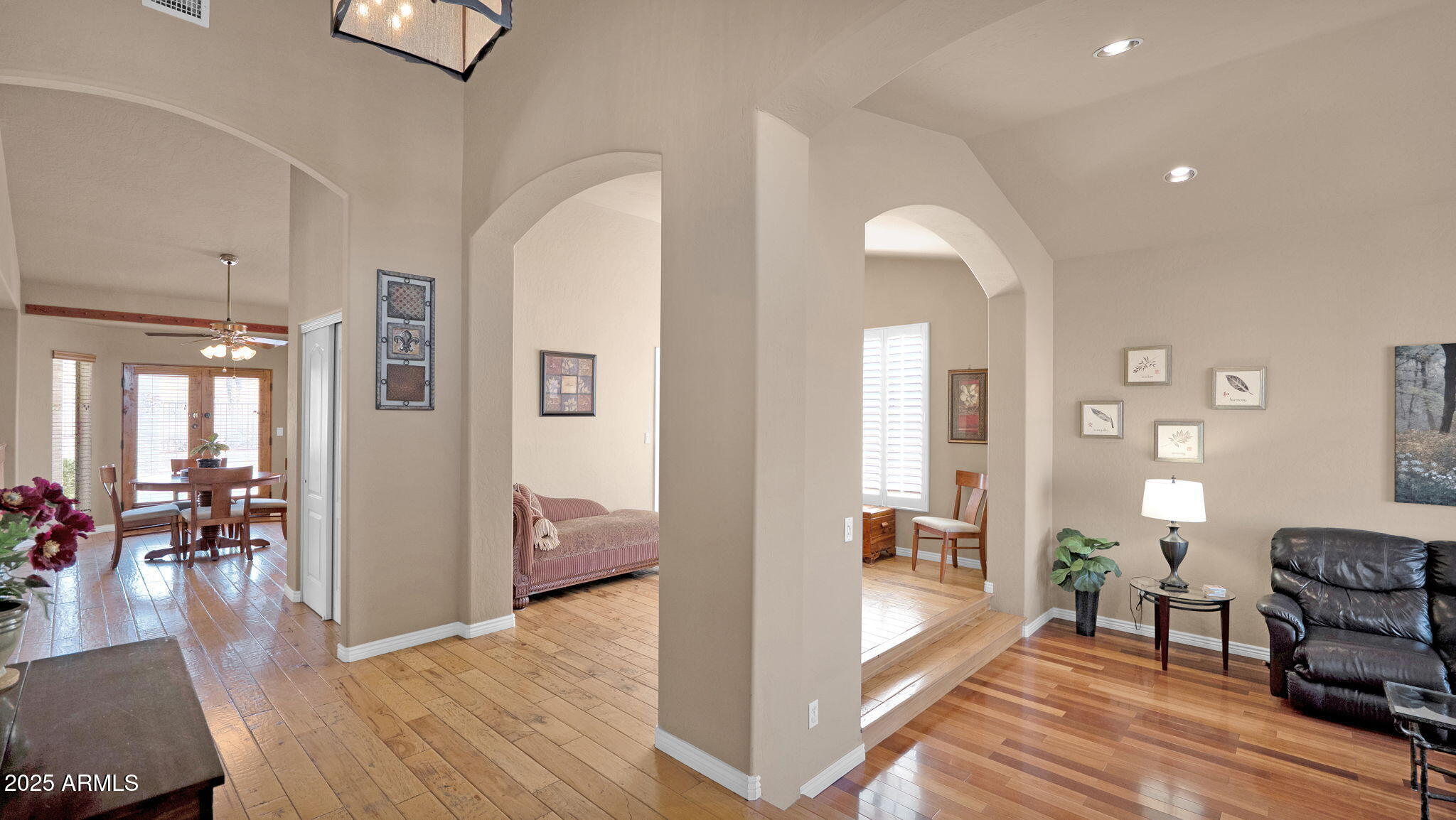 1302 E VOLTAIRE Avenue