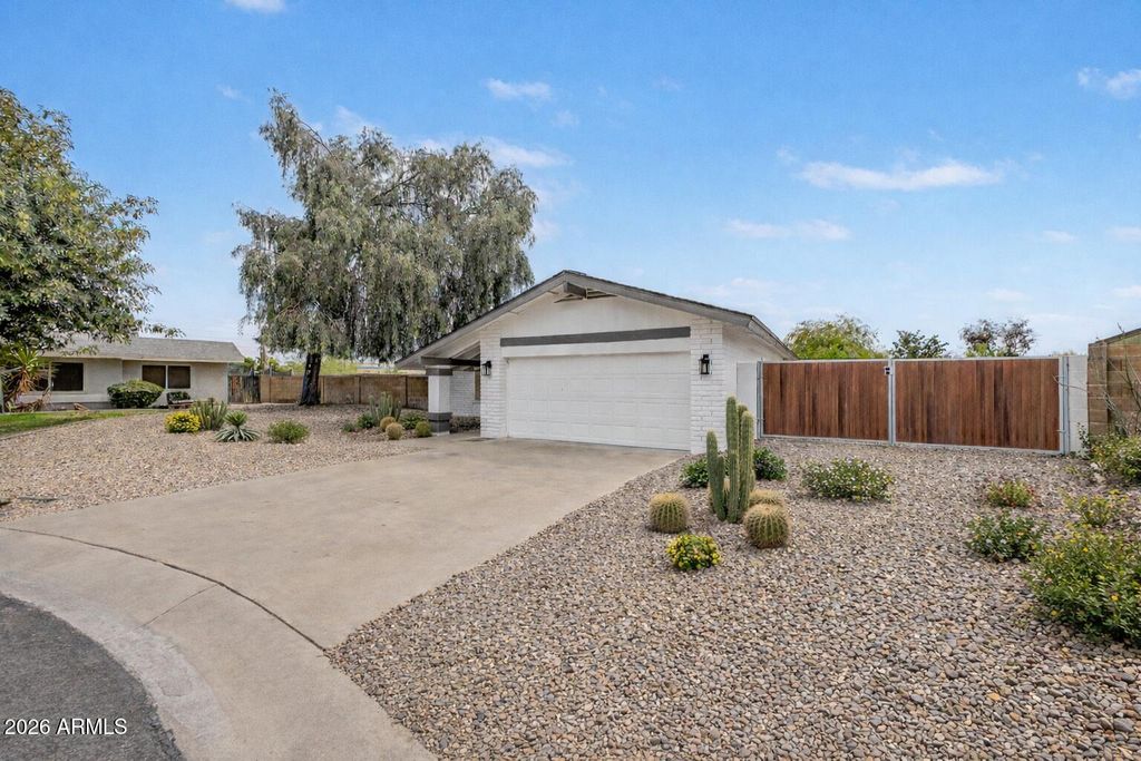 Photo of 356 S Moreno Circle, Litchfield Park, AZ 85340 (MLS # 7016060)