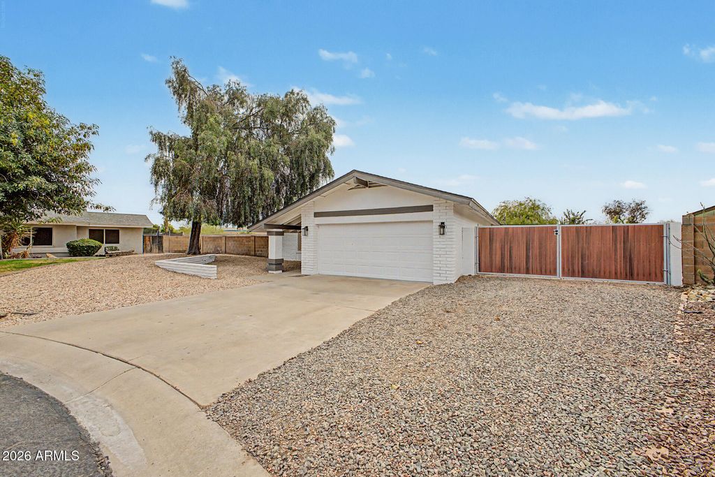 Photo of 356 S Moreno Circle, Litchfield Park, AZ 85340 (MLS # 7016060)