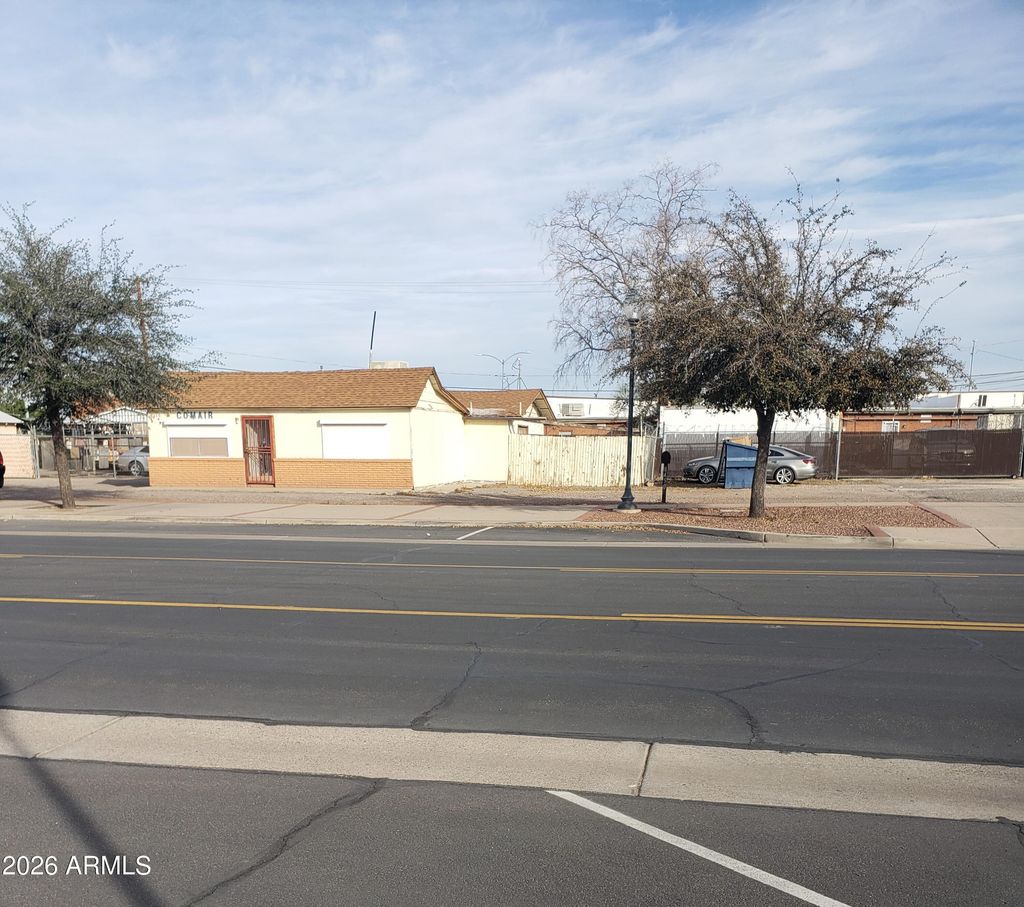 Photo of 8450 W Washington Street, Peoria, AZ 85345 (MLS # 6976749)