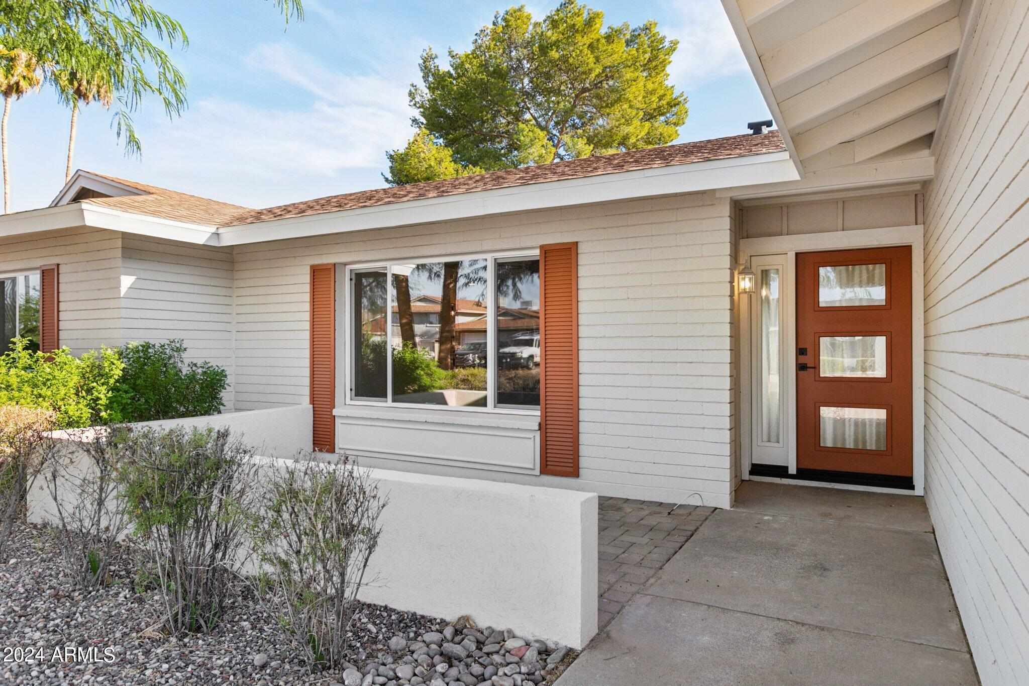 8719 E COLUMBUS Avenue