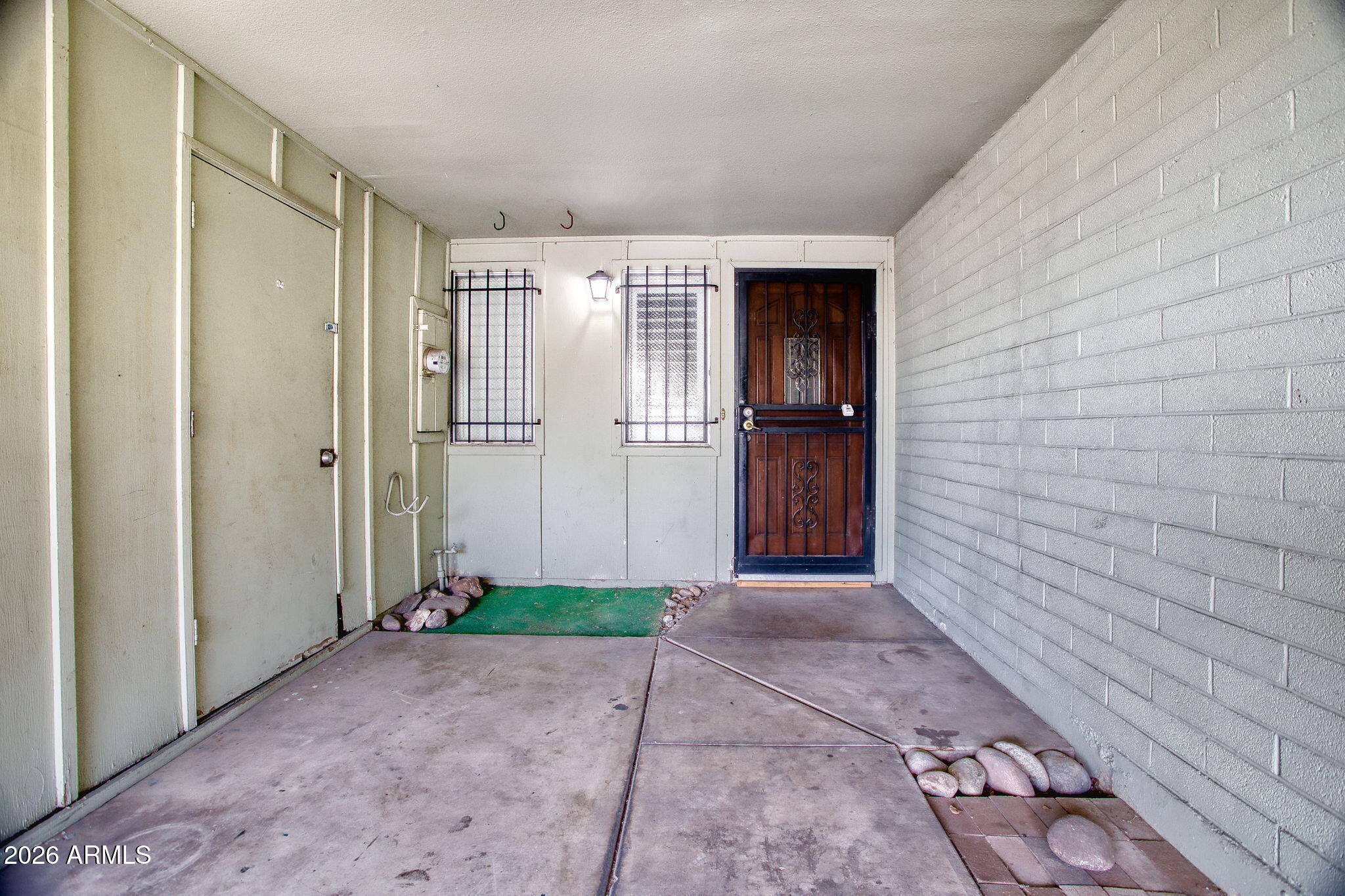 1907 W BELMONT Avenue