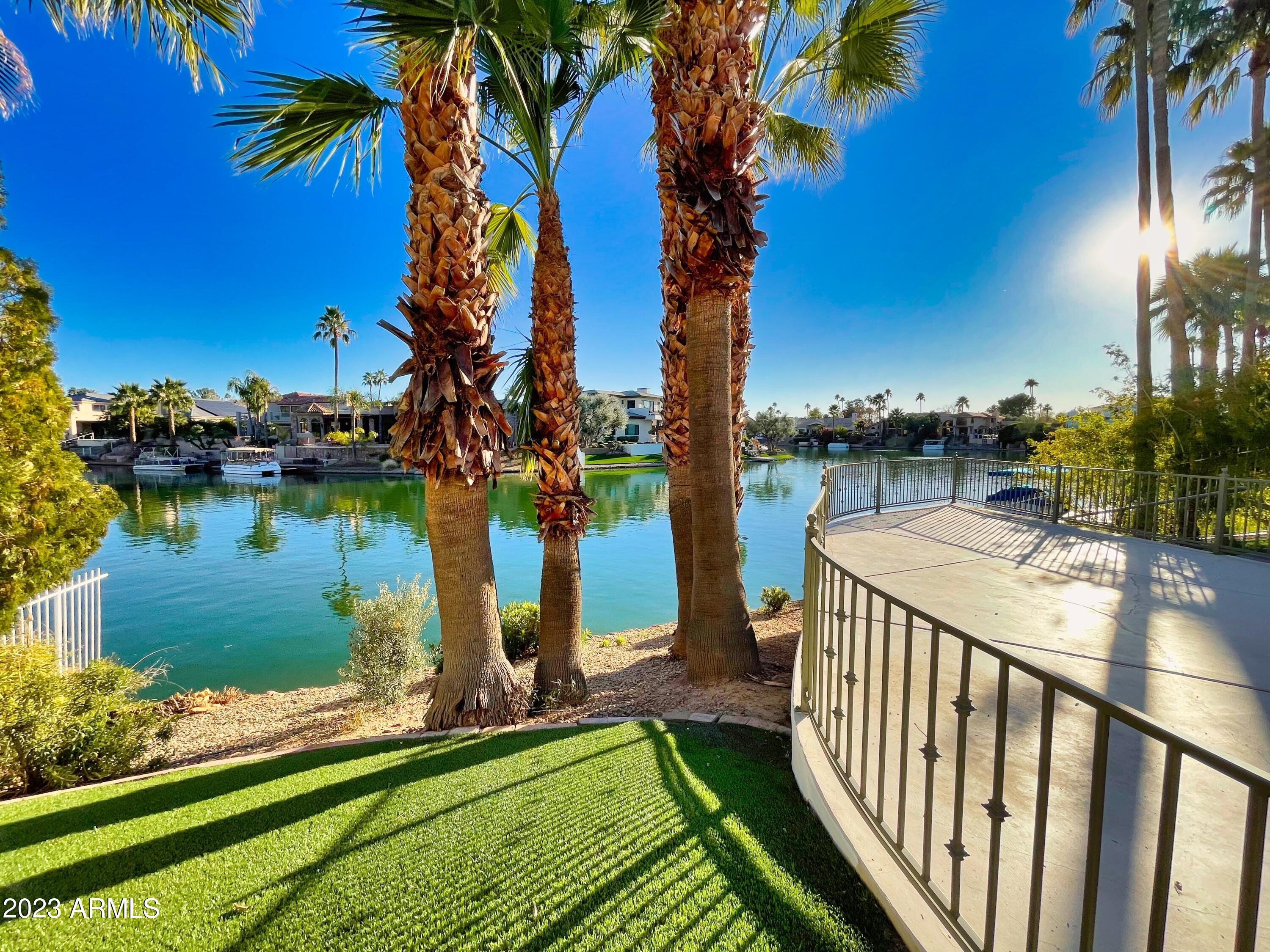 9943 E ISLAND Circle