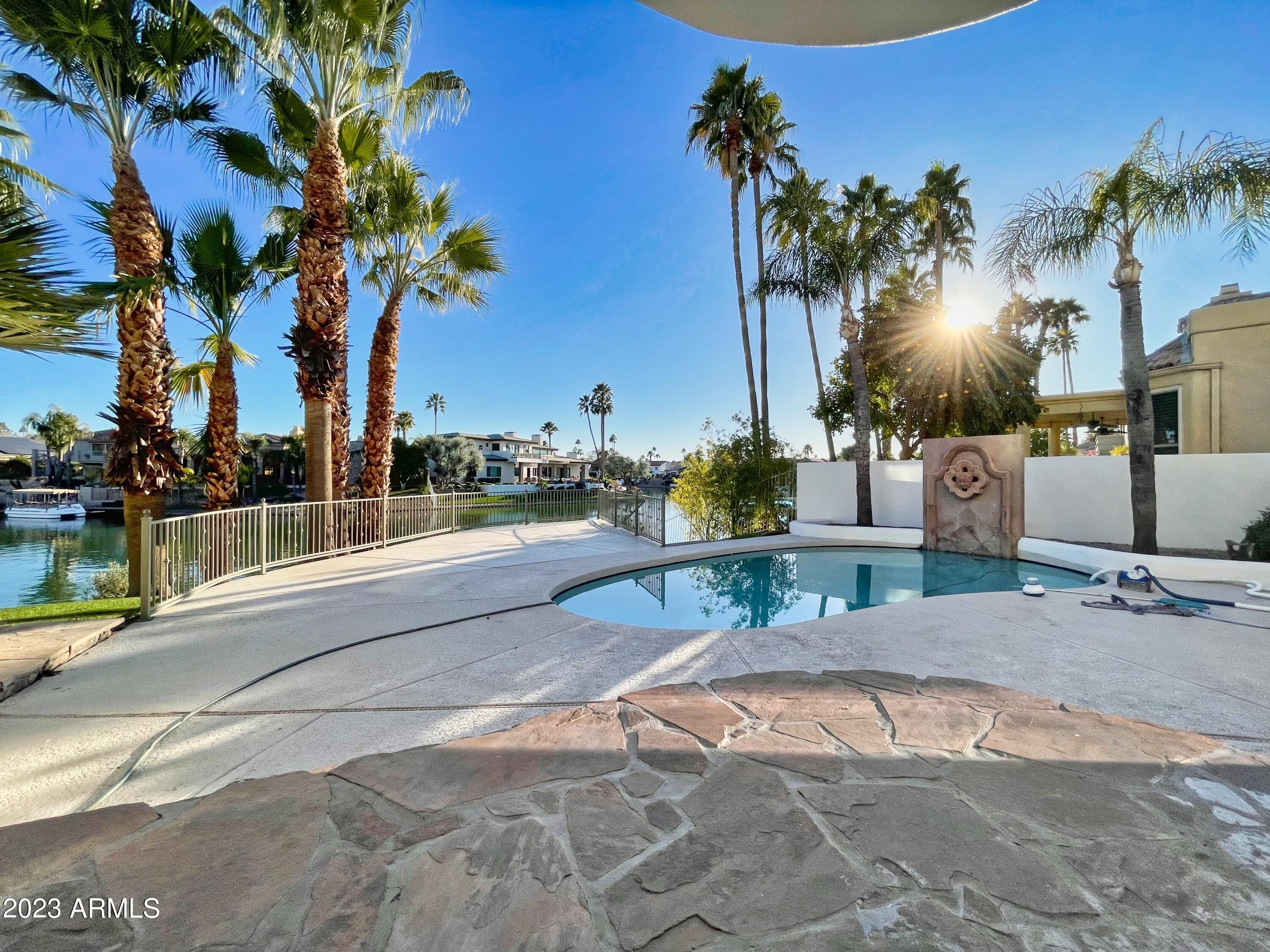 9943 E ISLAND Circle