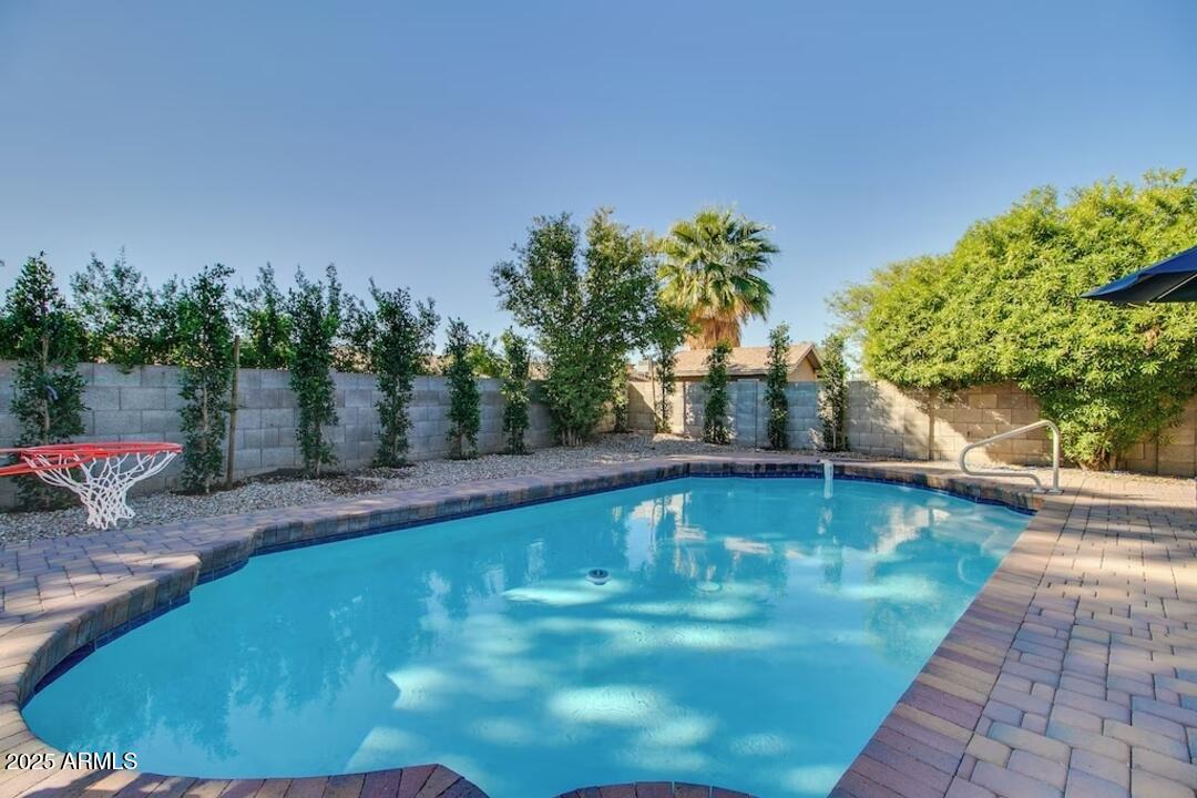 6813 E GRANDVIEW Drive