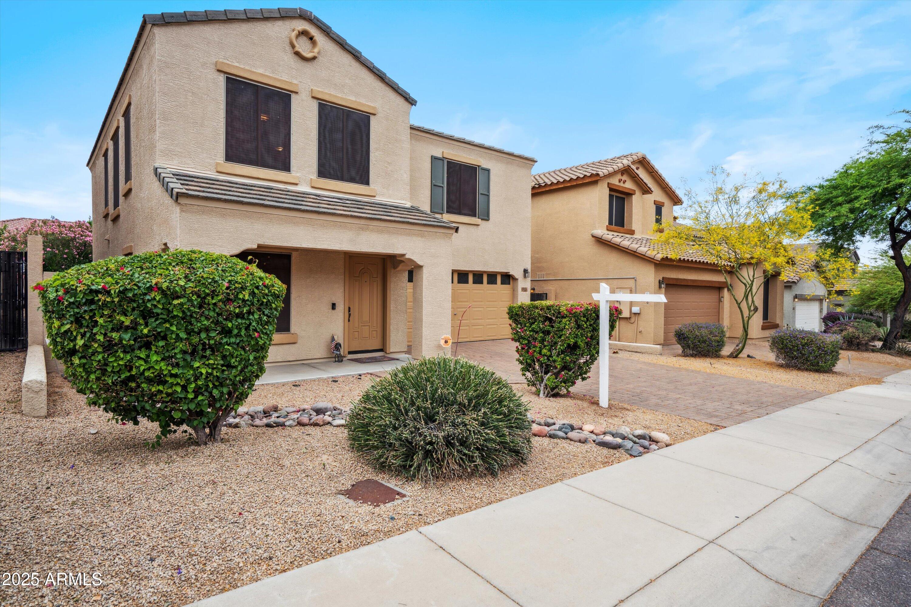 2323 W Hunter Court