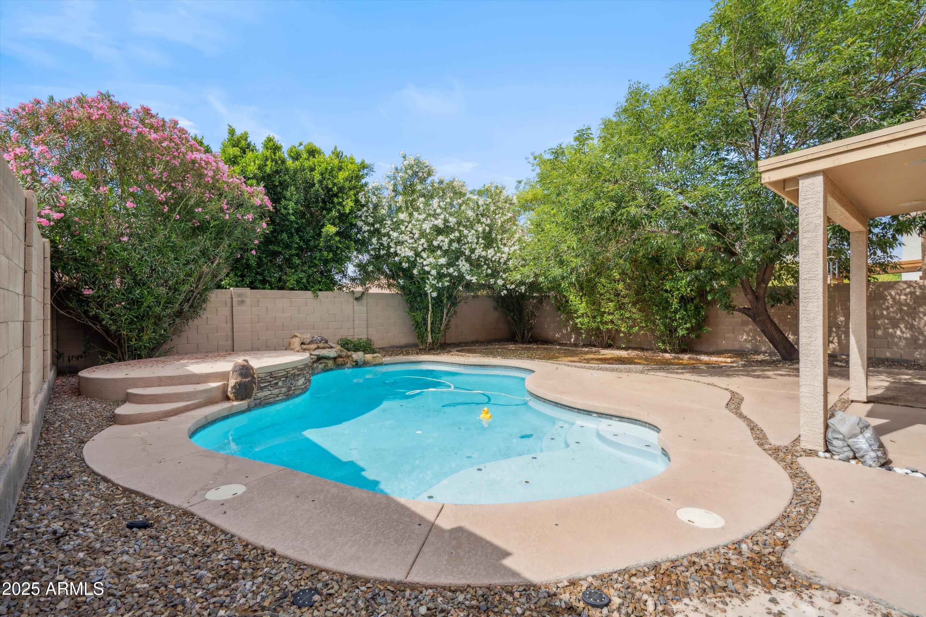 2323 W Hunter Court