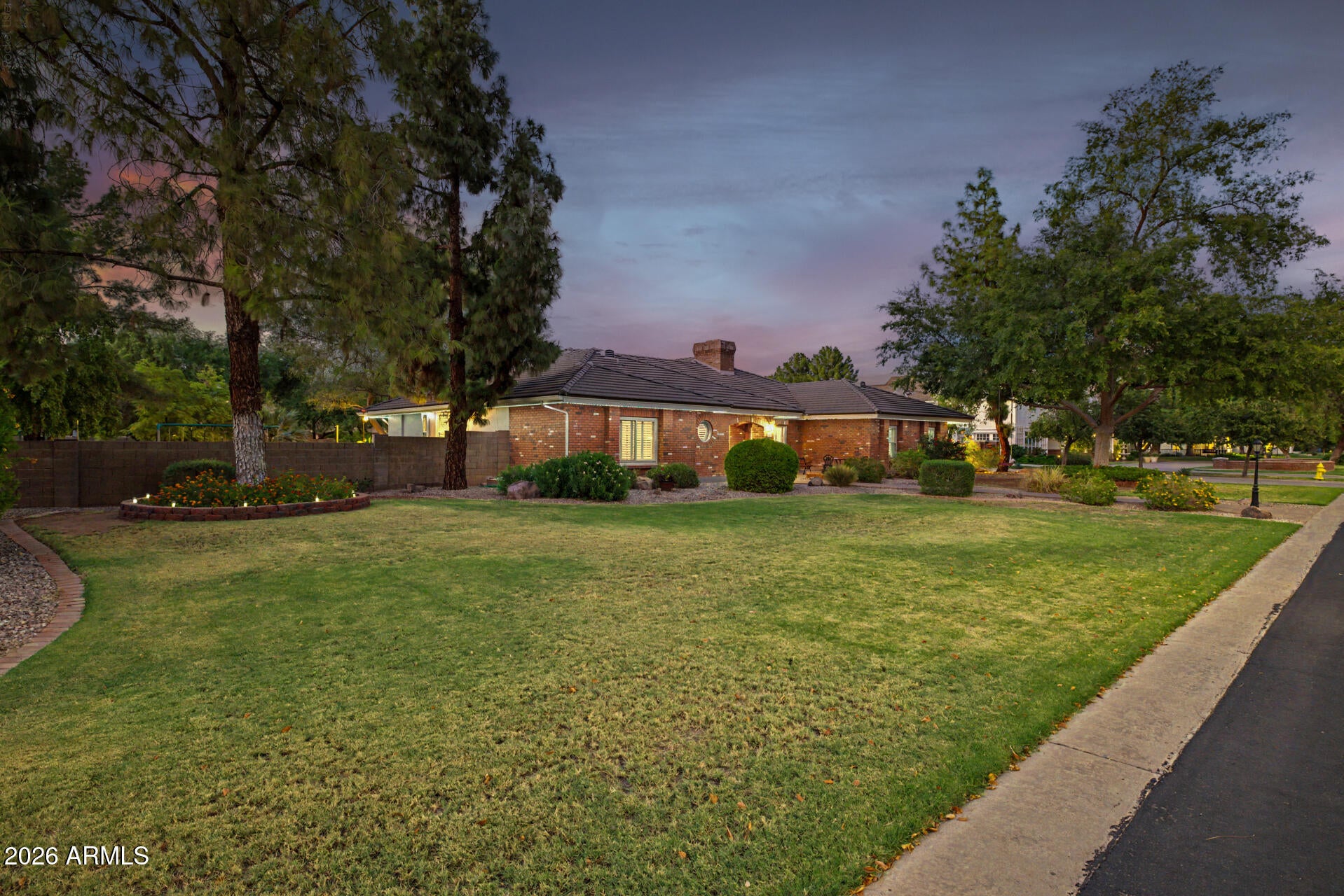 834 E SAN ANGELO Avenue