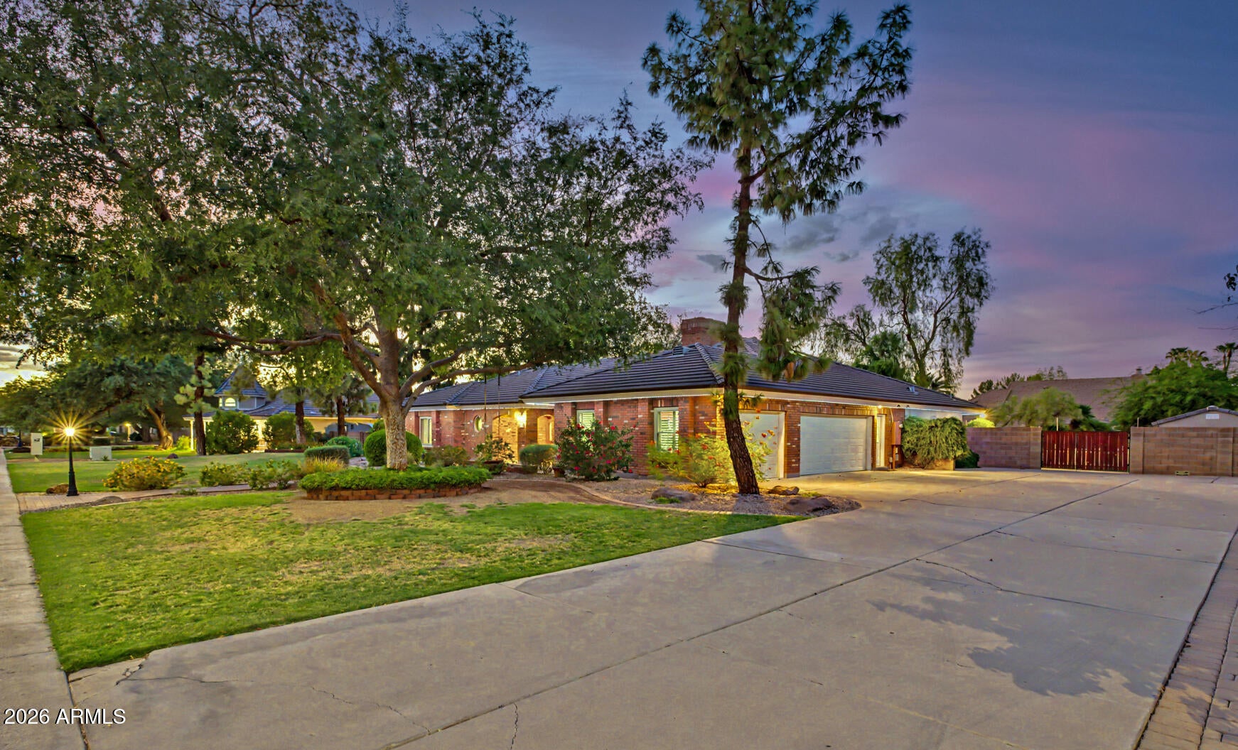 834 E SAN ANGELO Avenue