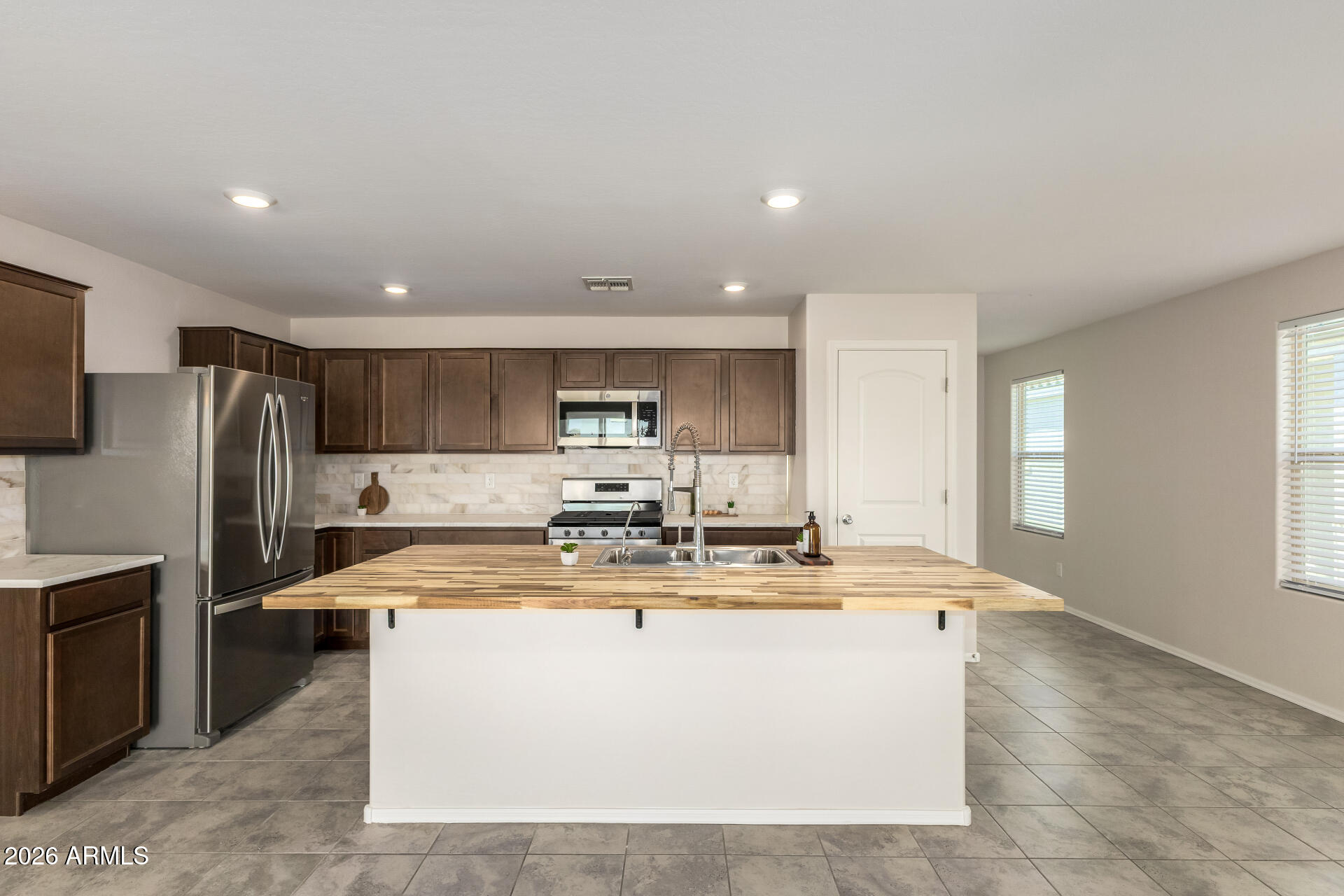 36618 W SAN SISTO Avenue