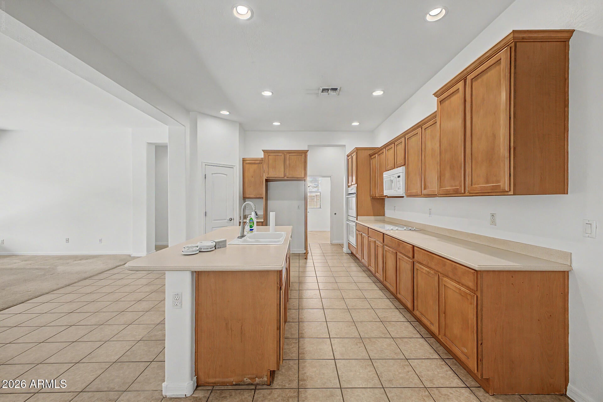 667 E RIVIERA Drive