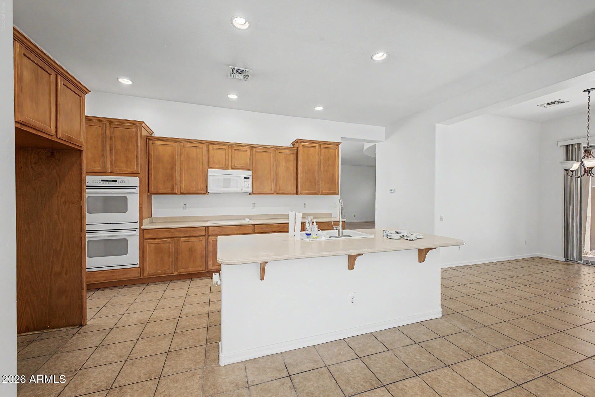667 E RIVIERA Drive