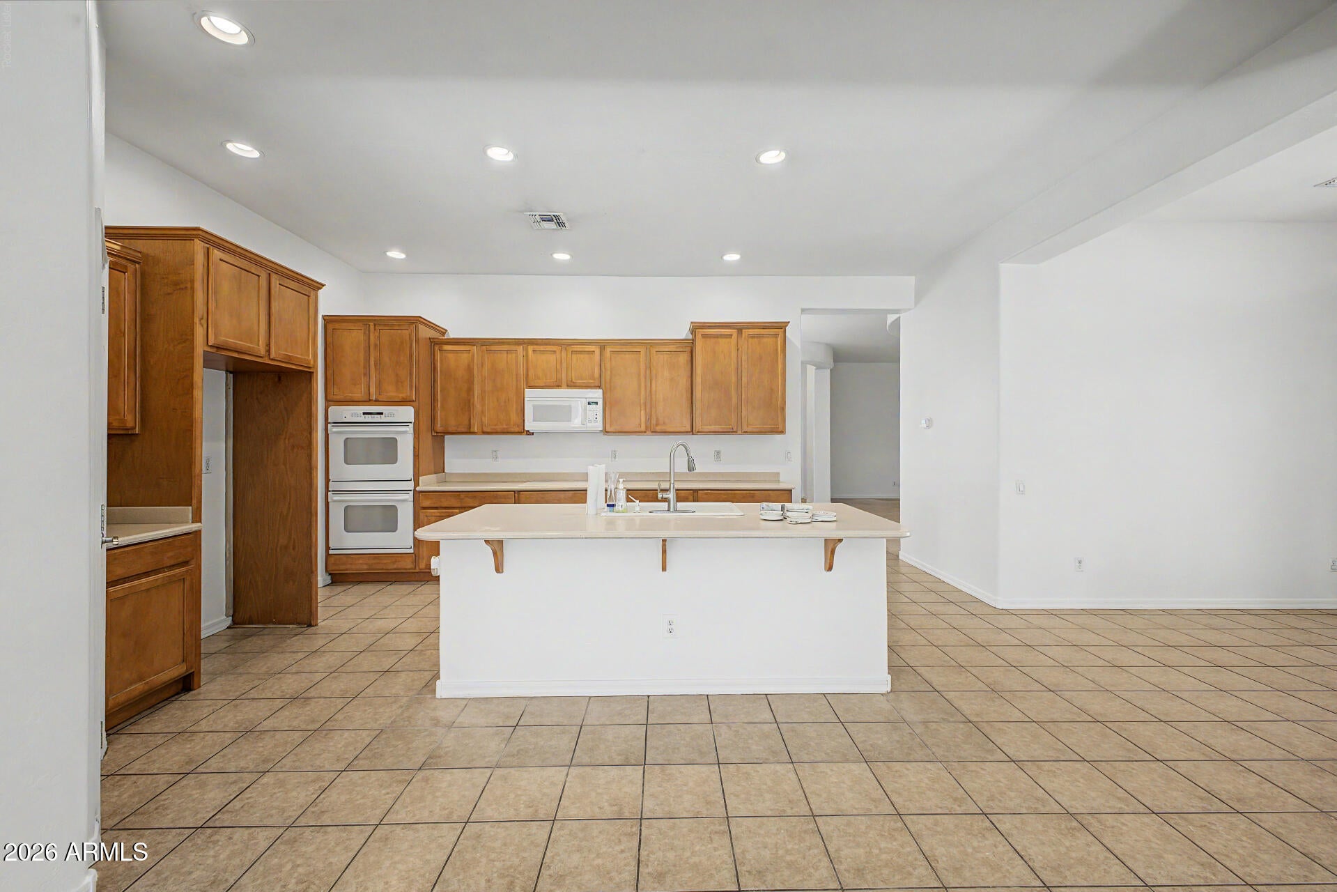 667 E RIVIERA Drive