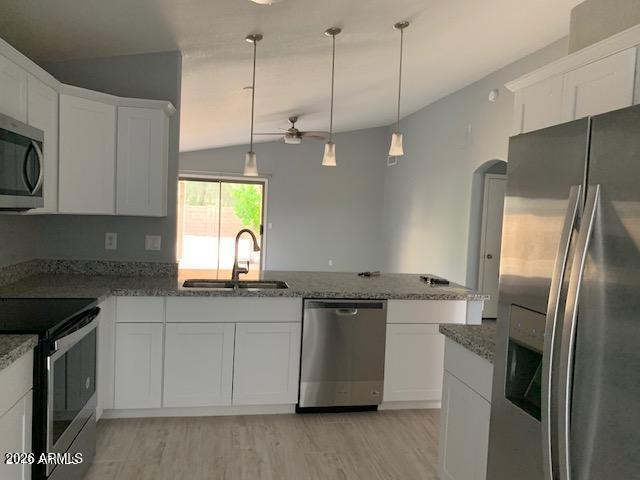 6611 W DESERT HOLLOW Drive