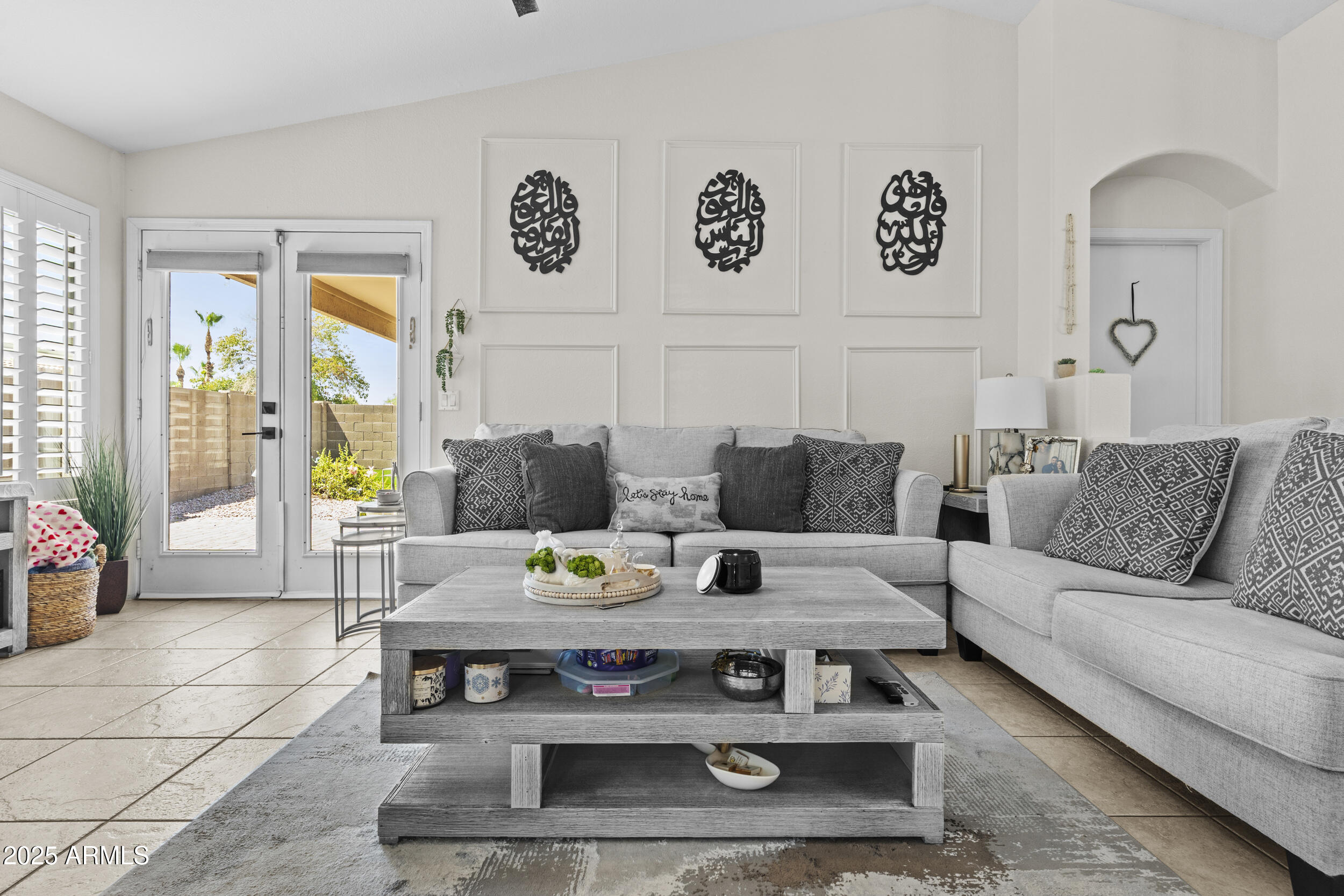 1162 W BLUEBIRD Drive