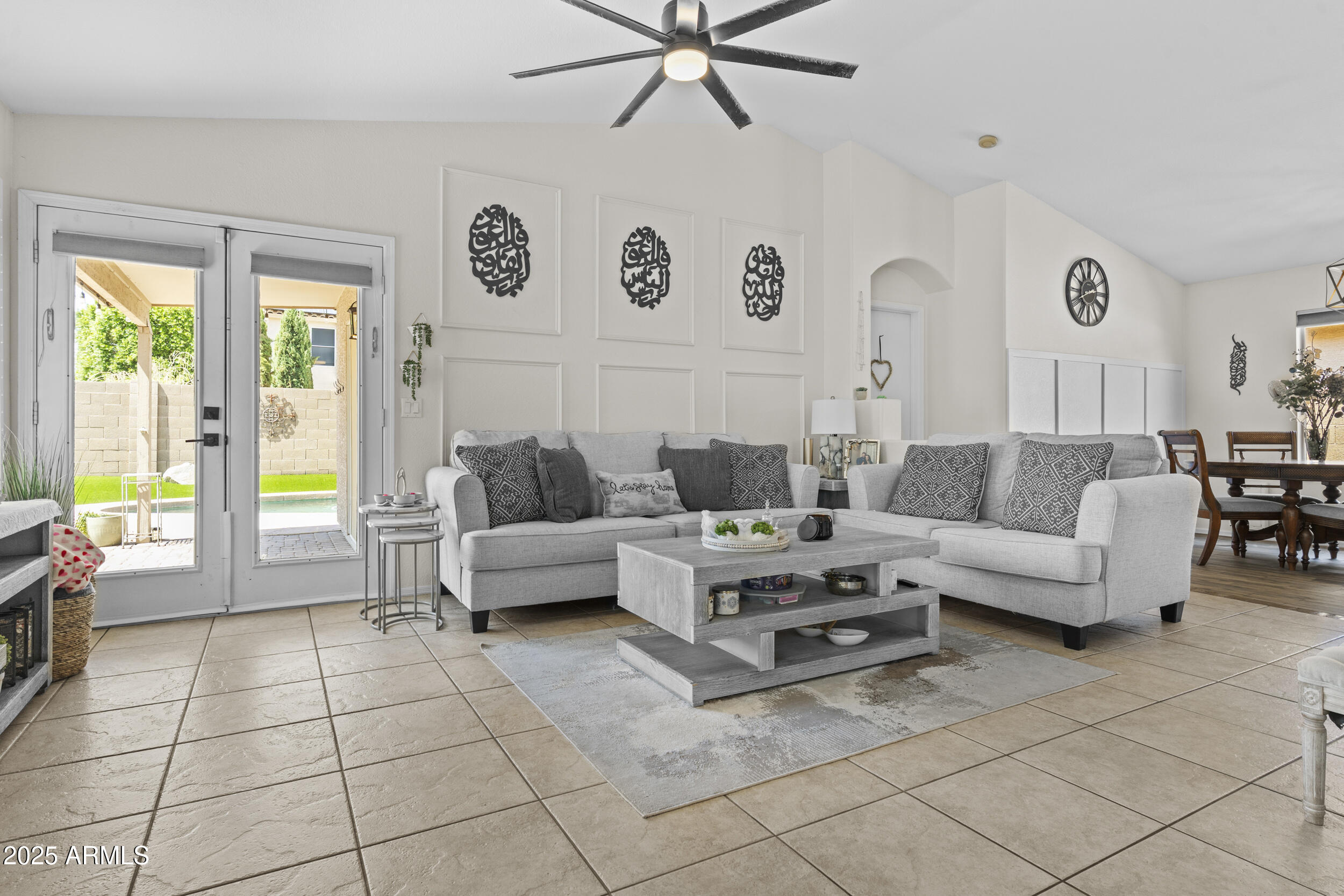 1162 W BLUEBIRD Drive