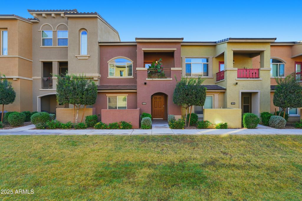 Photo of 240 W Juniper Avenue #1220, Gilbert, AZ 85233 (MLS # 6951729)