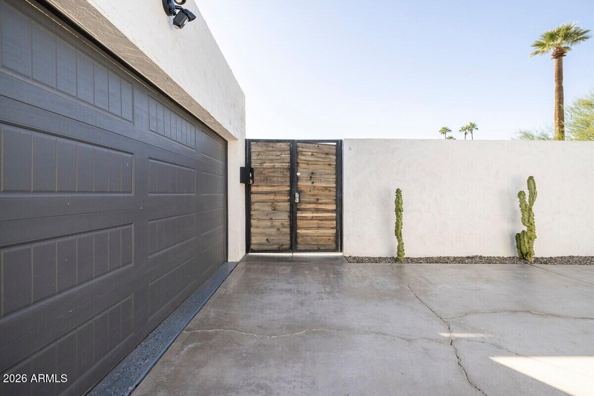 3037 E CLARENDON Avenue