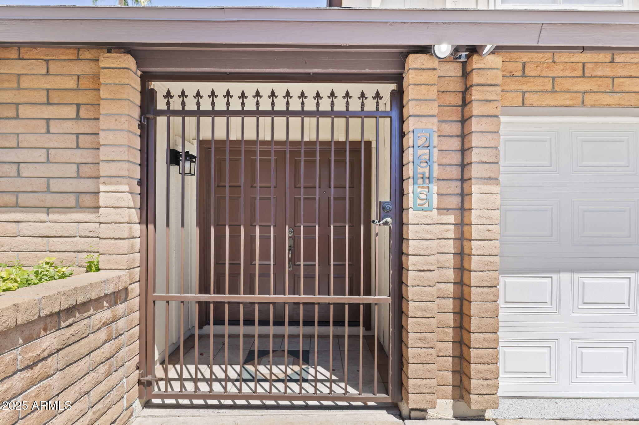 2619 S Los Altos --