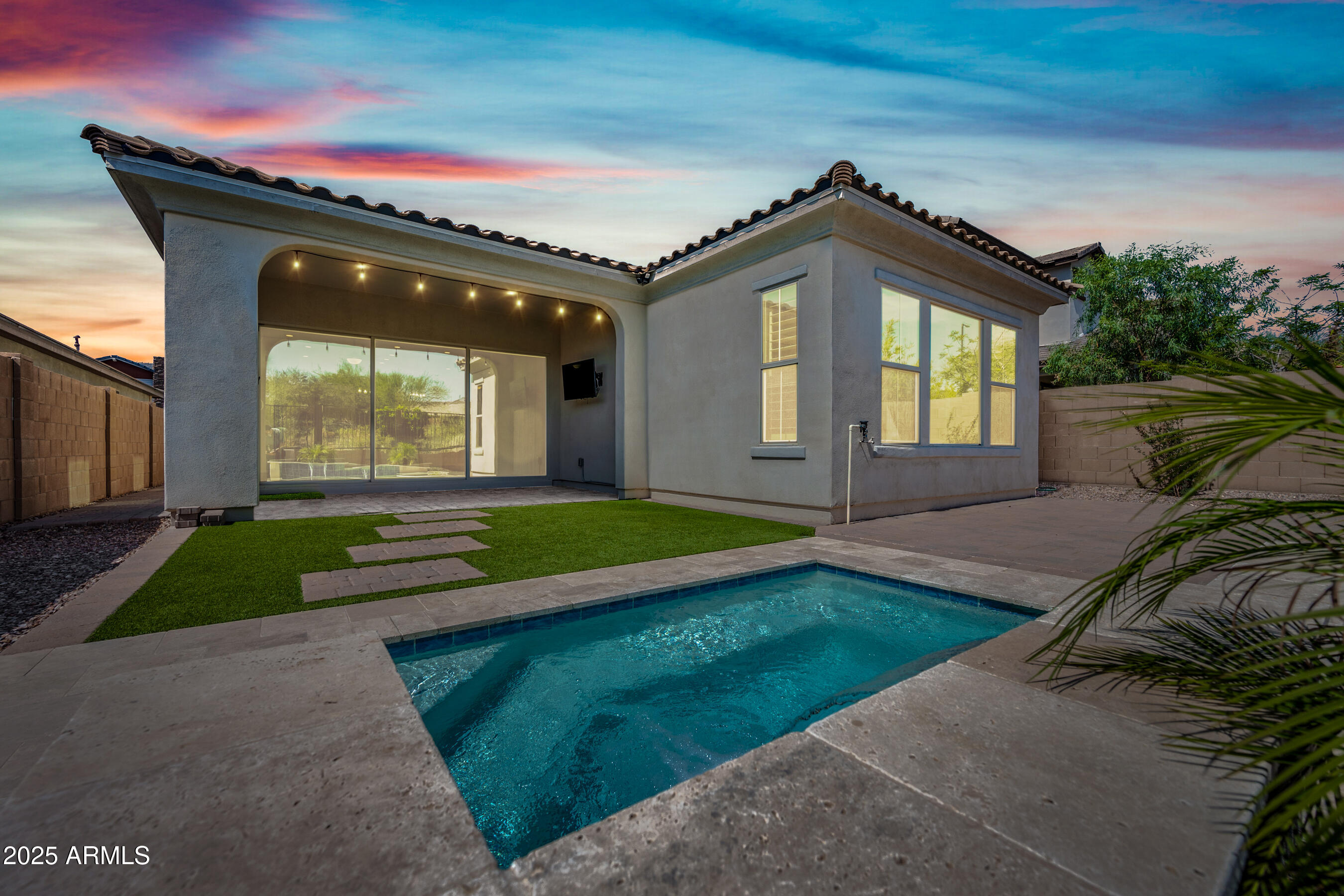 2315 W DUANE Lane