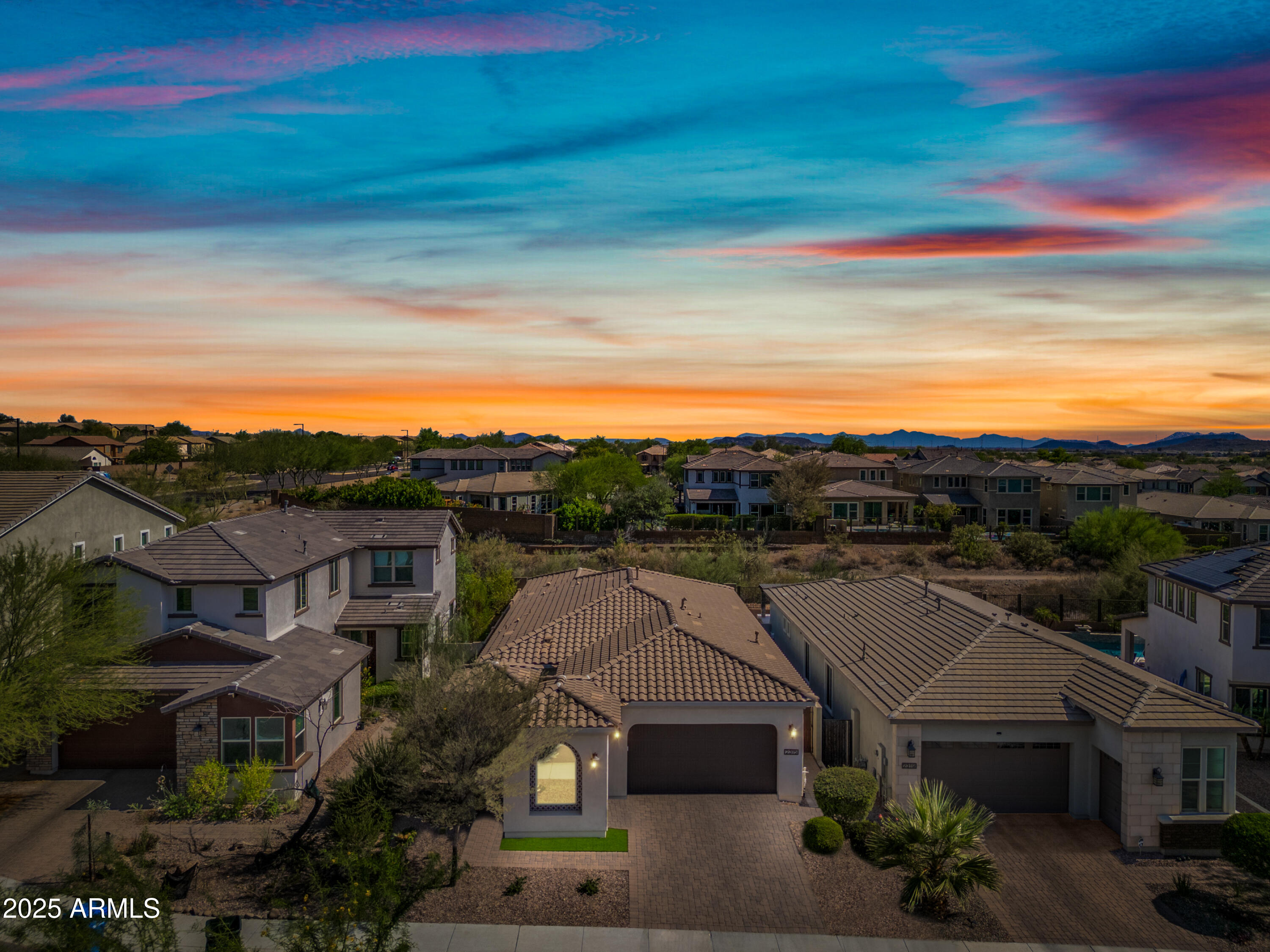 2315 W DUANE Lane