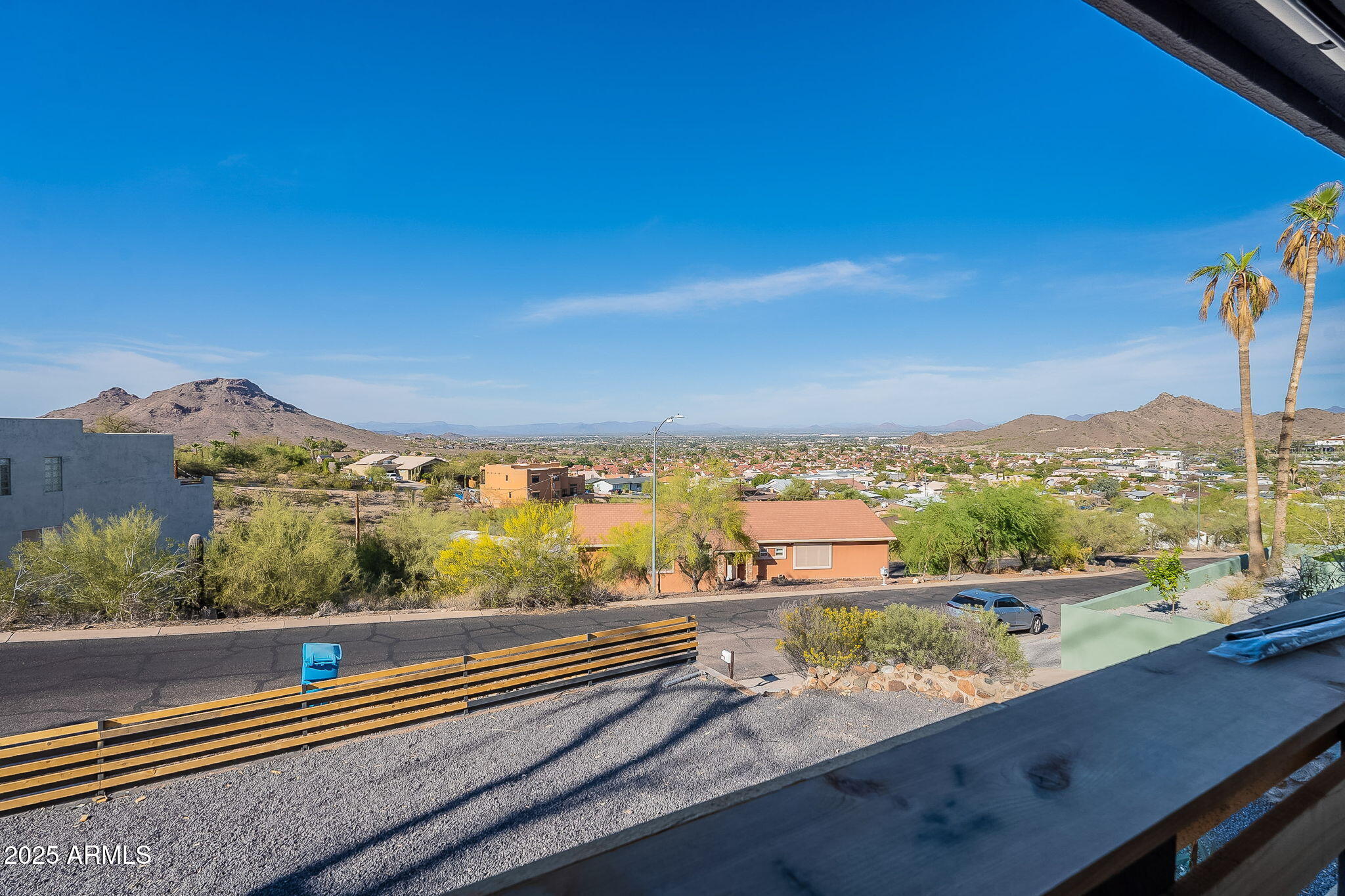 1637 E CAMINO DEL SANTO --
