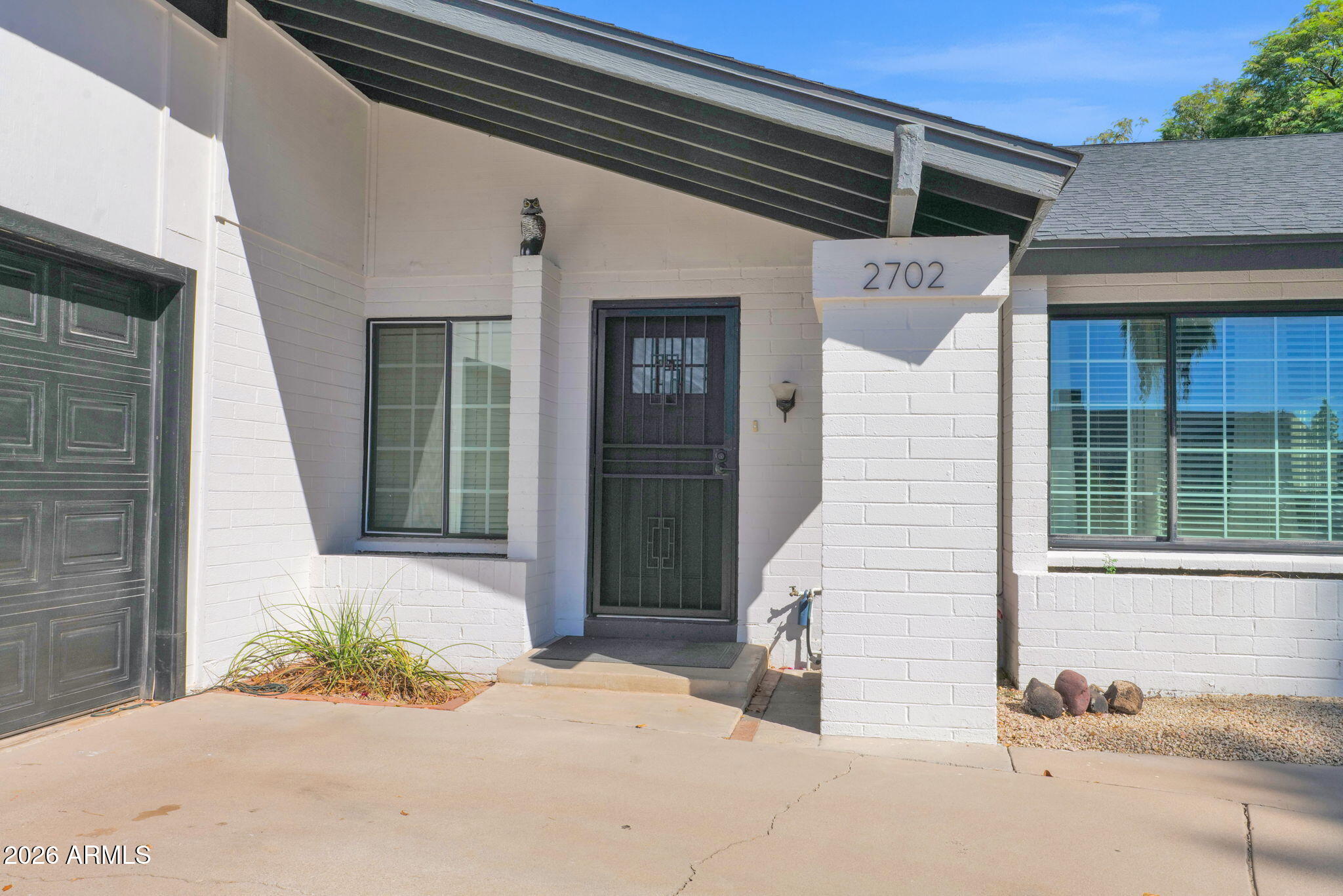 2702 E CORRINE Drive
