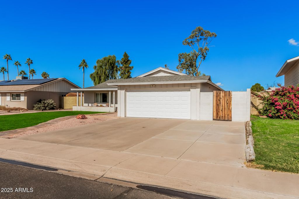 Photo of 434 E Carson Drive, Tempe, AZ 85282 (MLS # 6951593)