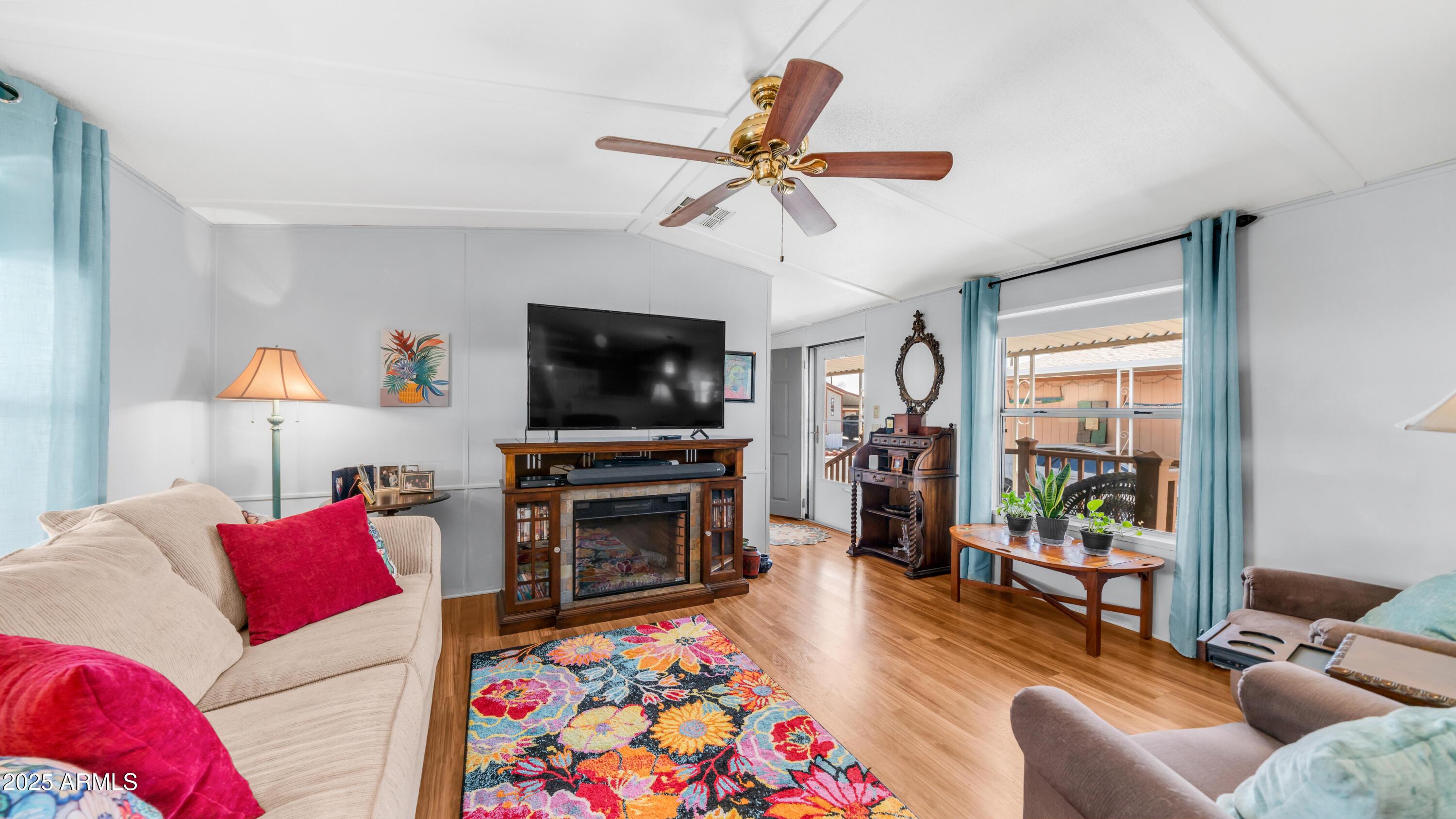 301 S SIGNAL BUTTE Road 732